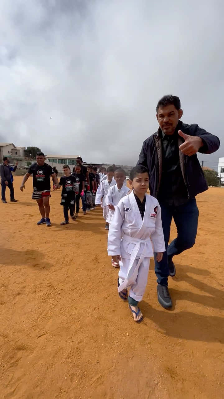 Antônio Rodrigo Nogueira With Child Mma Fighter Background