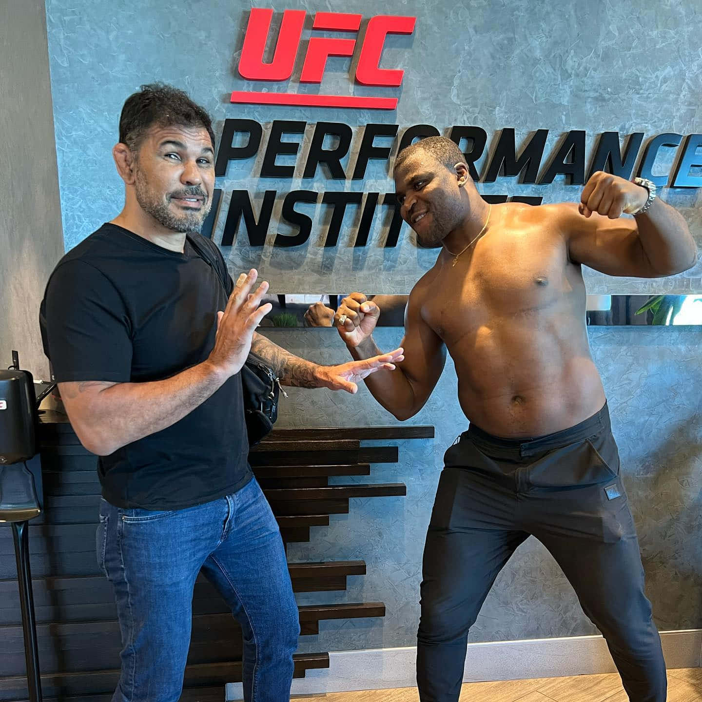 Antônio Rodrigo Nogueira With Ufc Figter Background
