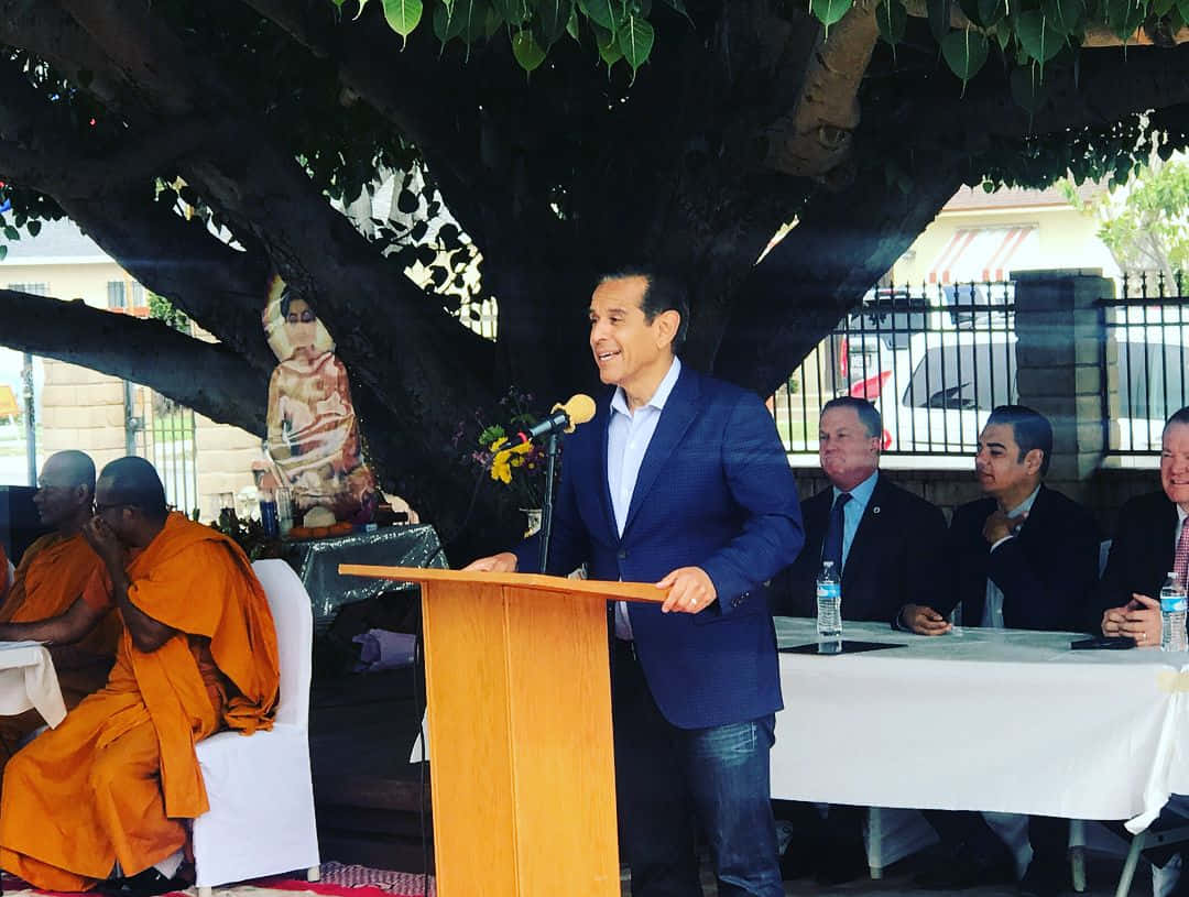 Antonio Villaraigosa Speaking On A Podium Background