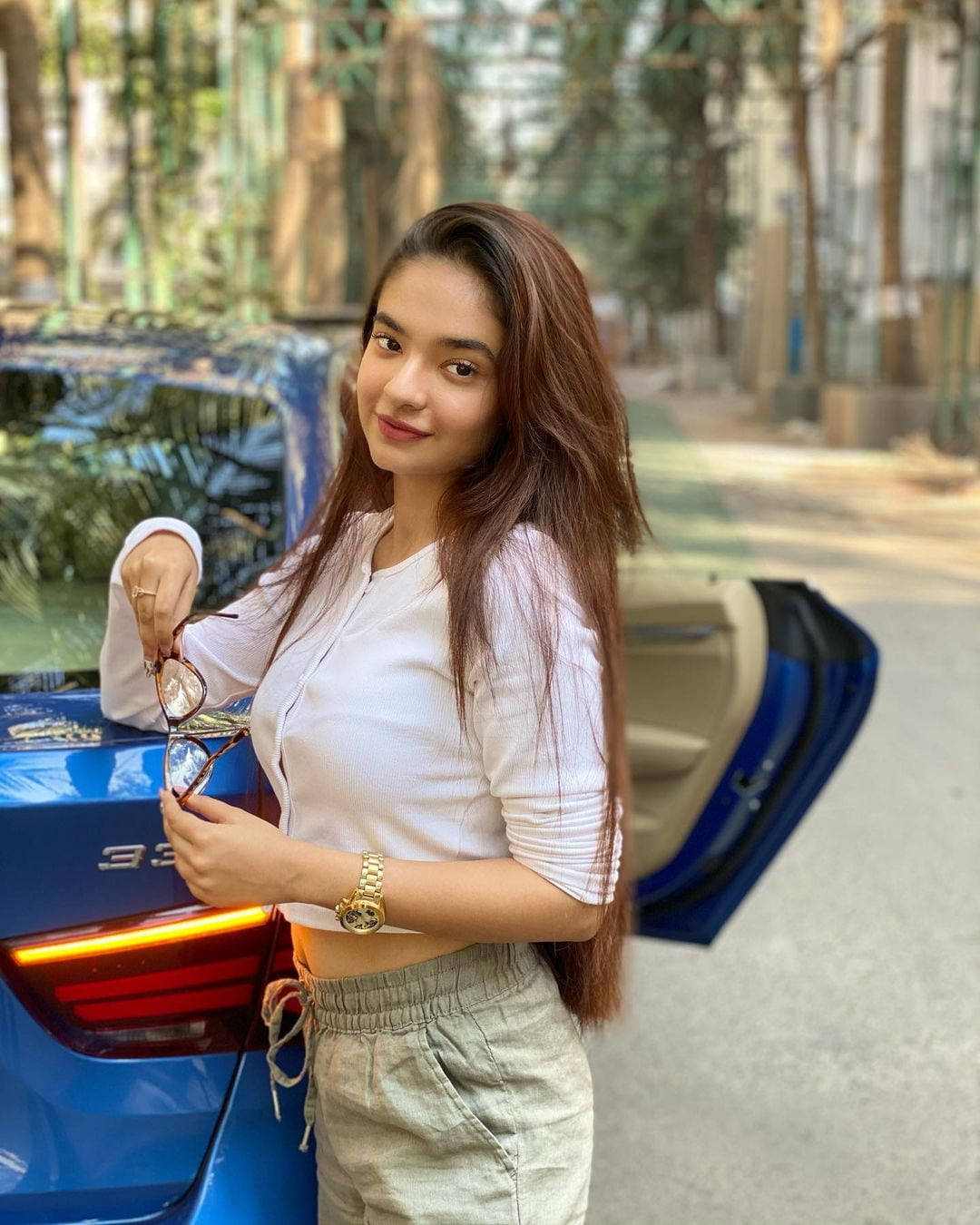 Anushka Sen Blue Car Background