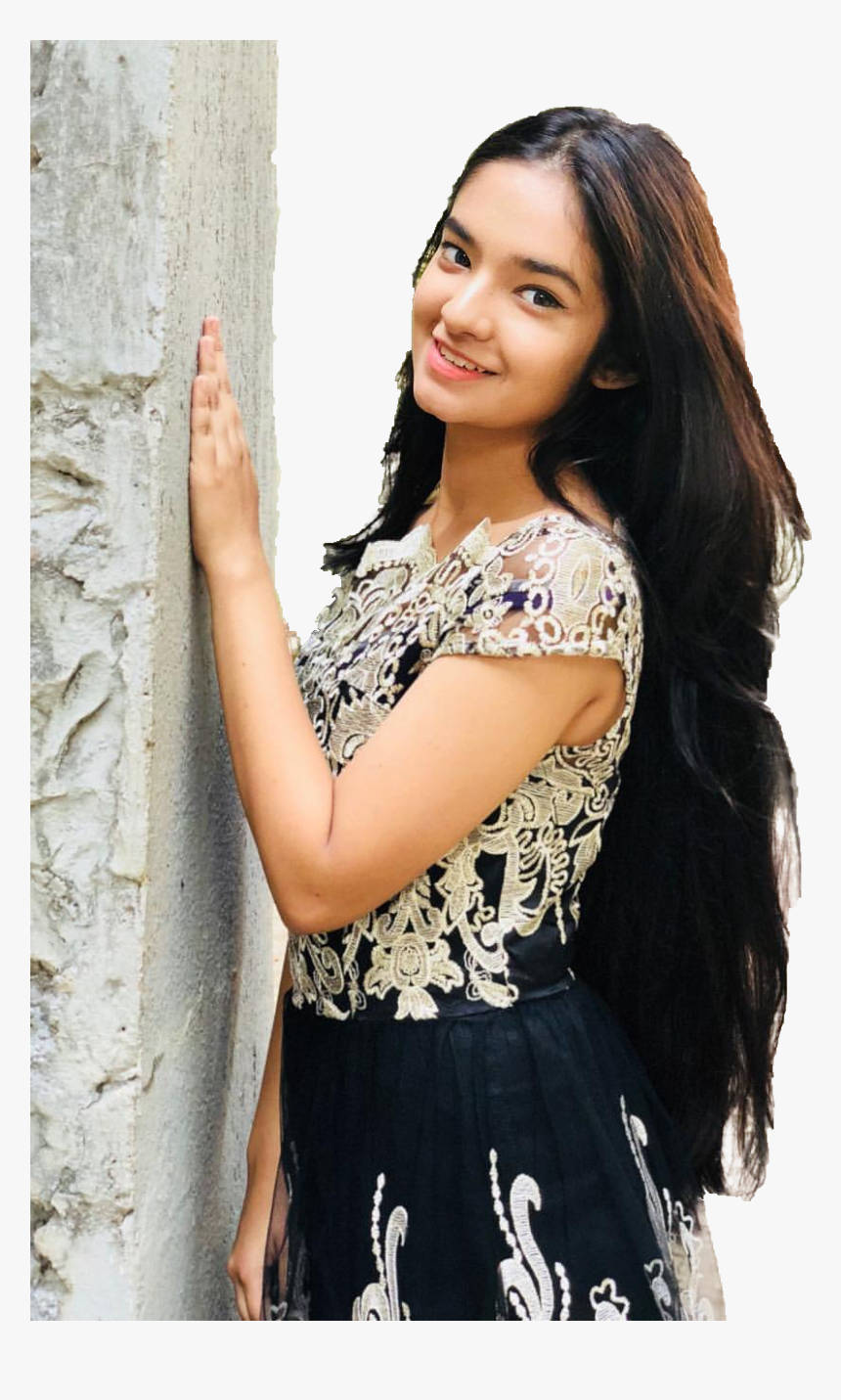 Anushka Sen Long Brown Hair Background