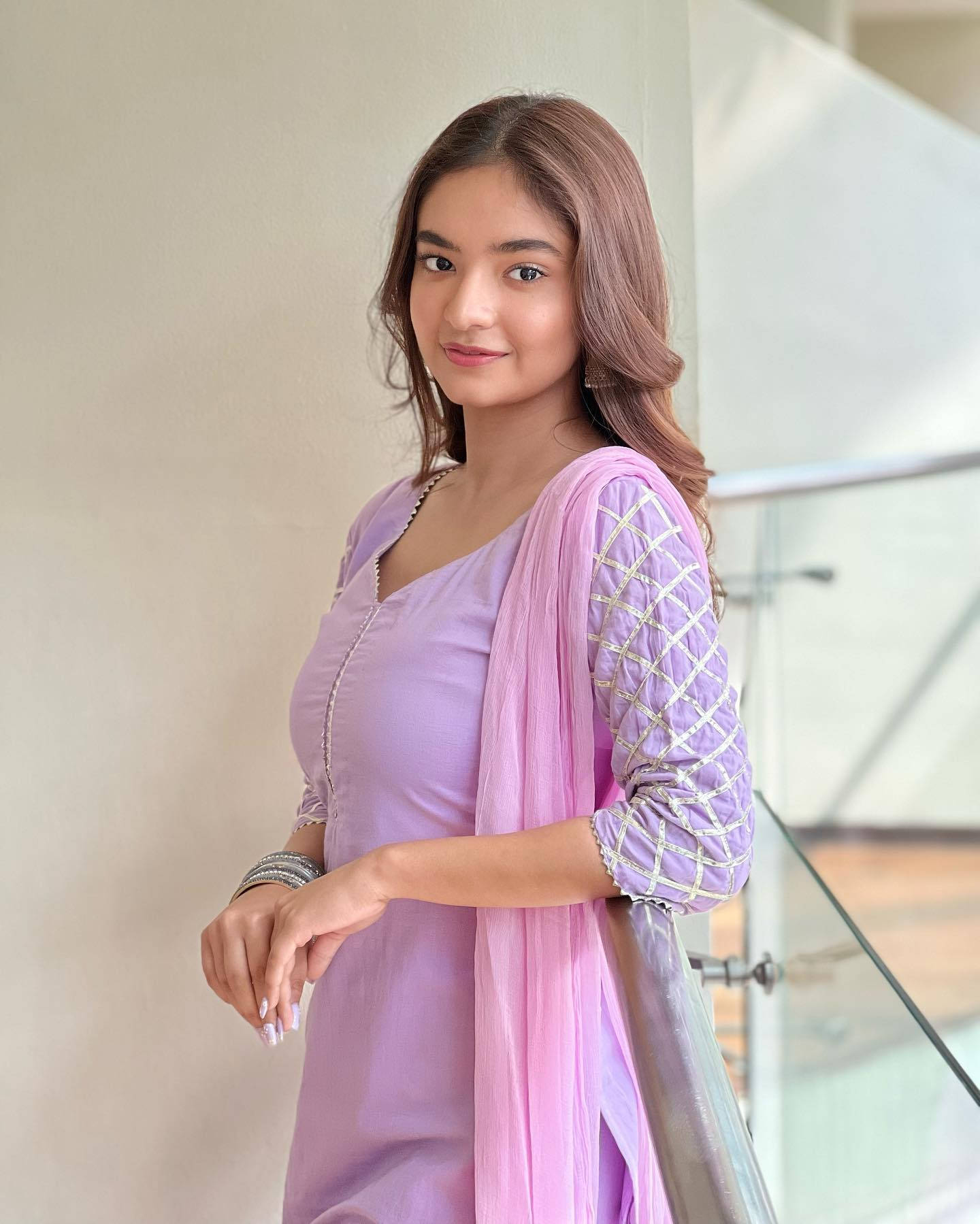 Anushka Sen Purple Dress Background