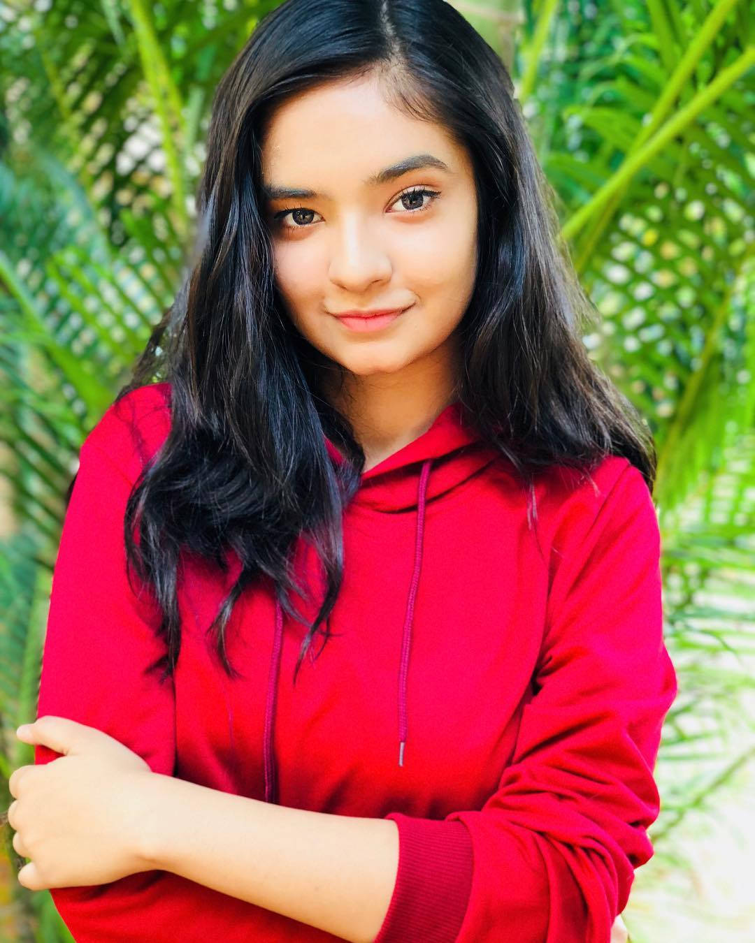 Anushka Sen Red Sweatshirt Background