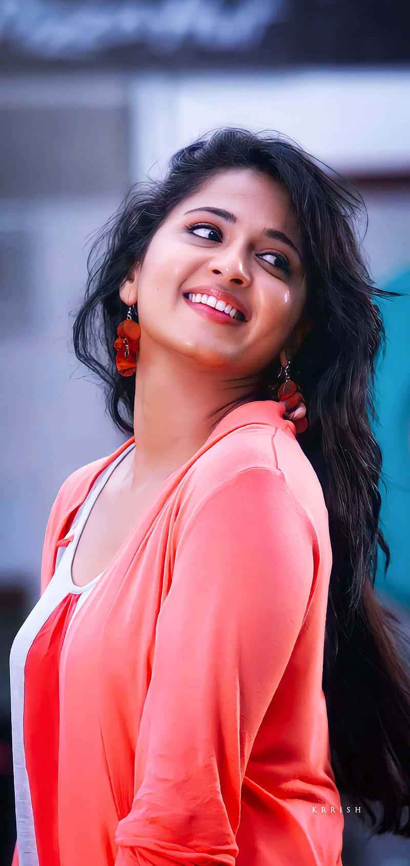 Anushka Shetty Smilingin Peach Outfit Background