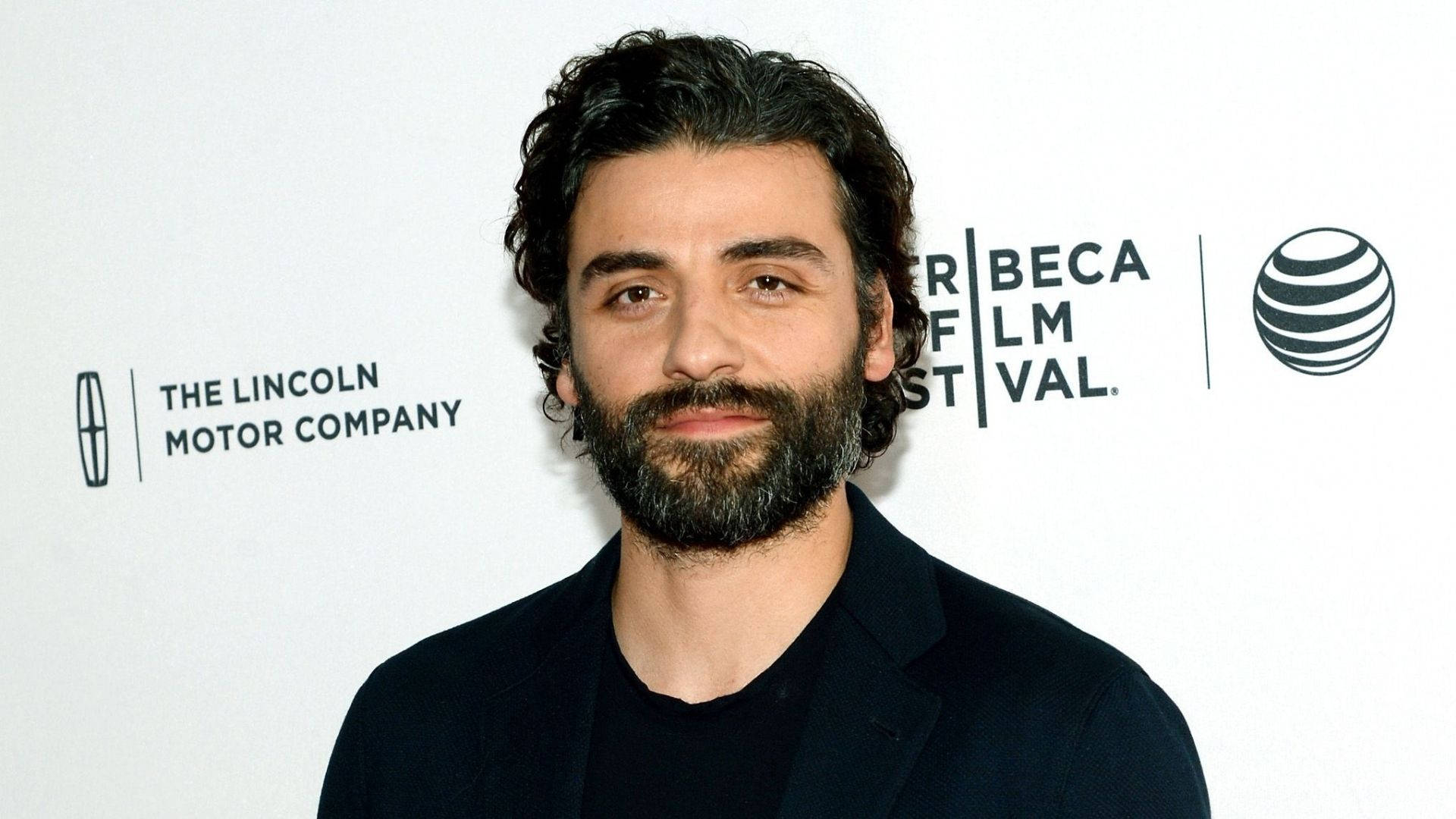 Appealing Actor Oscar Isaac Background