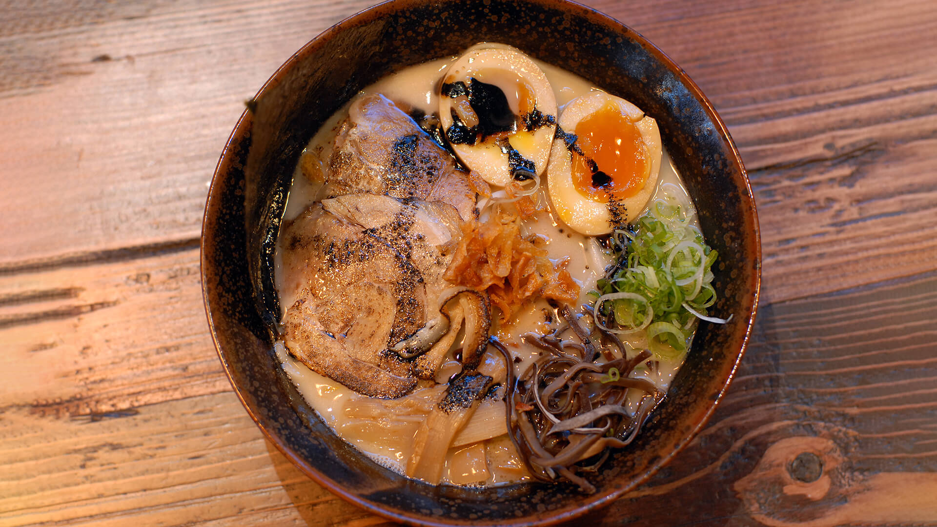 Appetizing Bowl Of Hakata Ramen Background