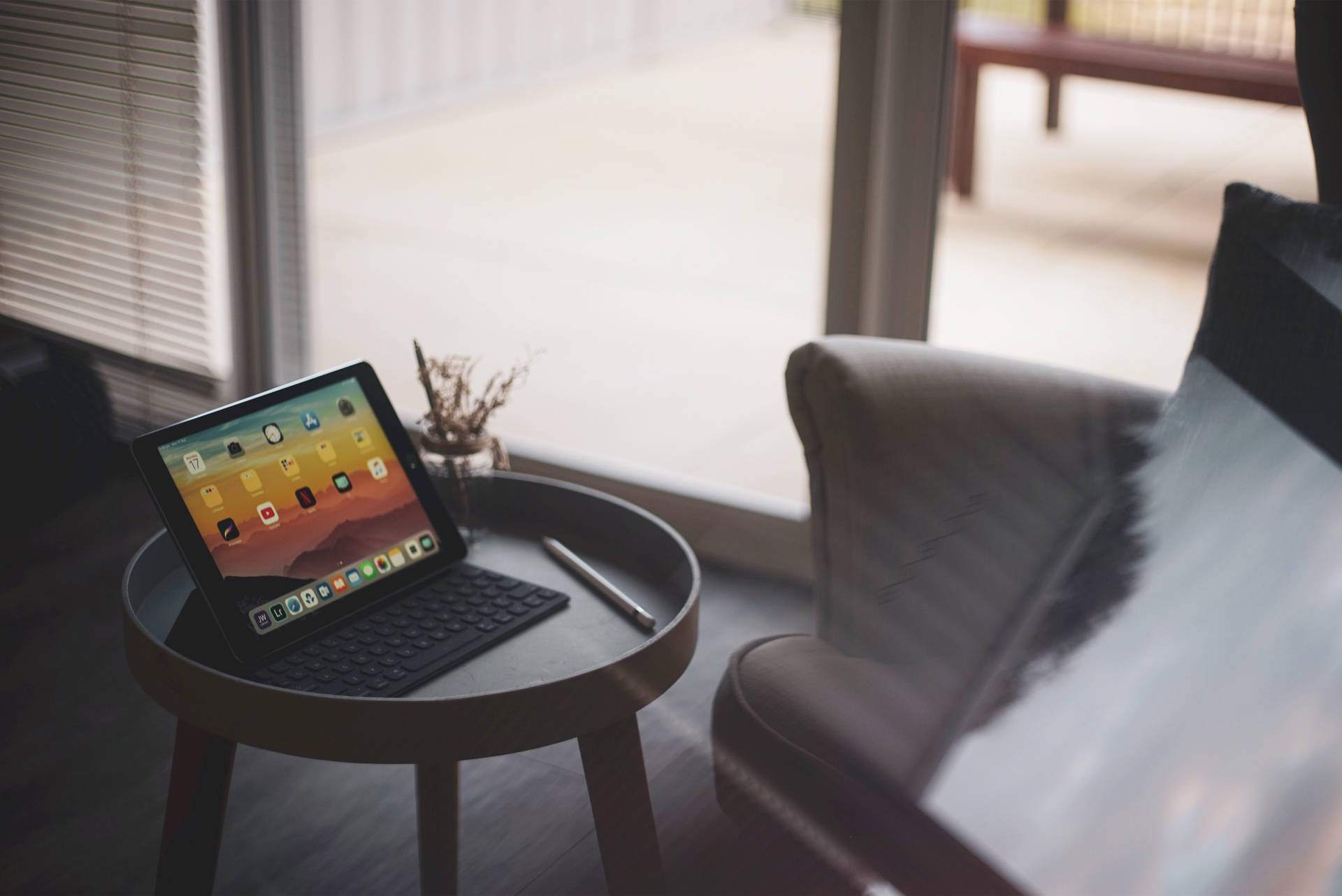 Apple Ipad Pro Coffee Table Background