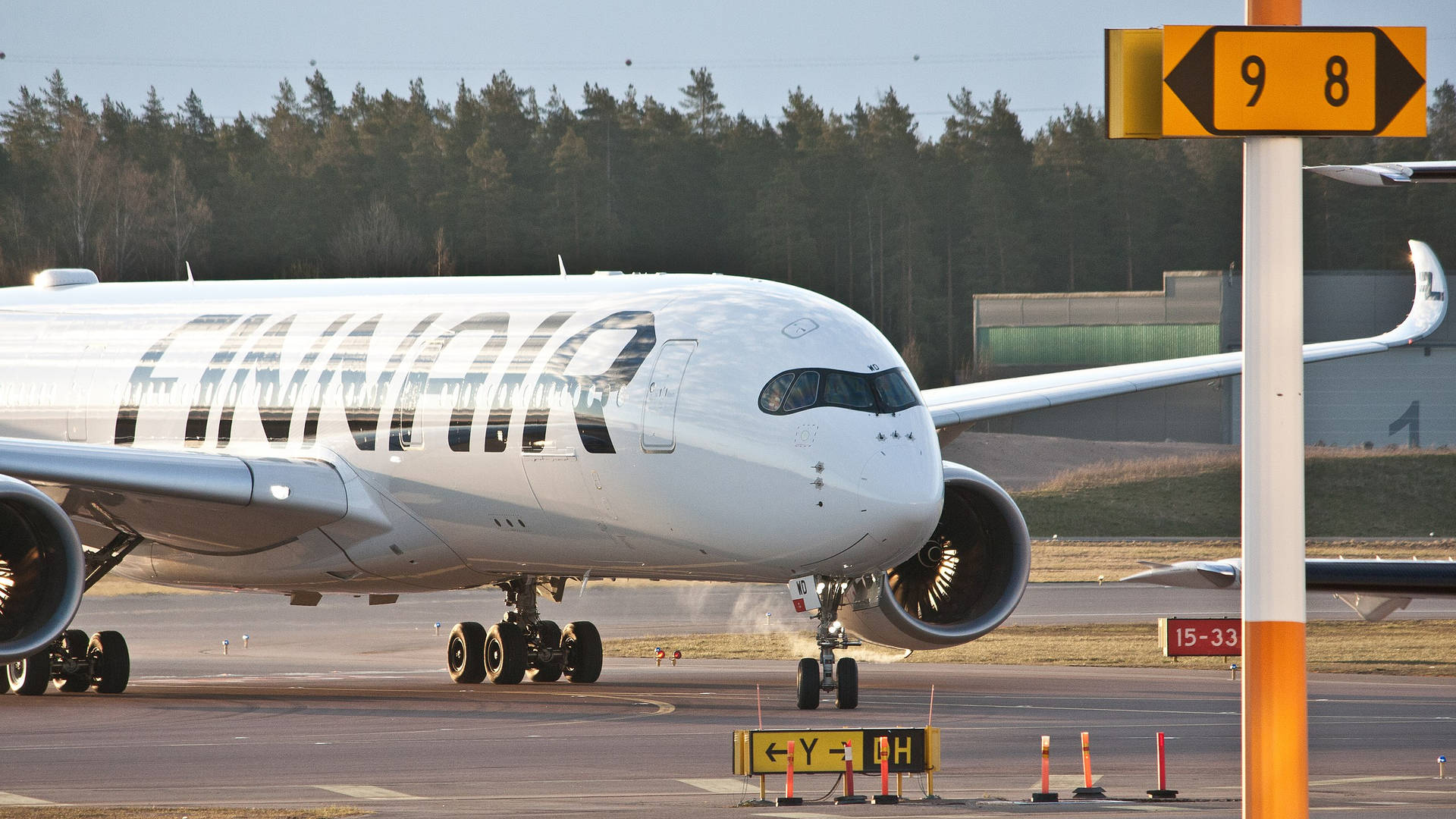 Apron Finnair Background