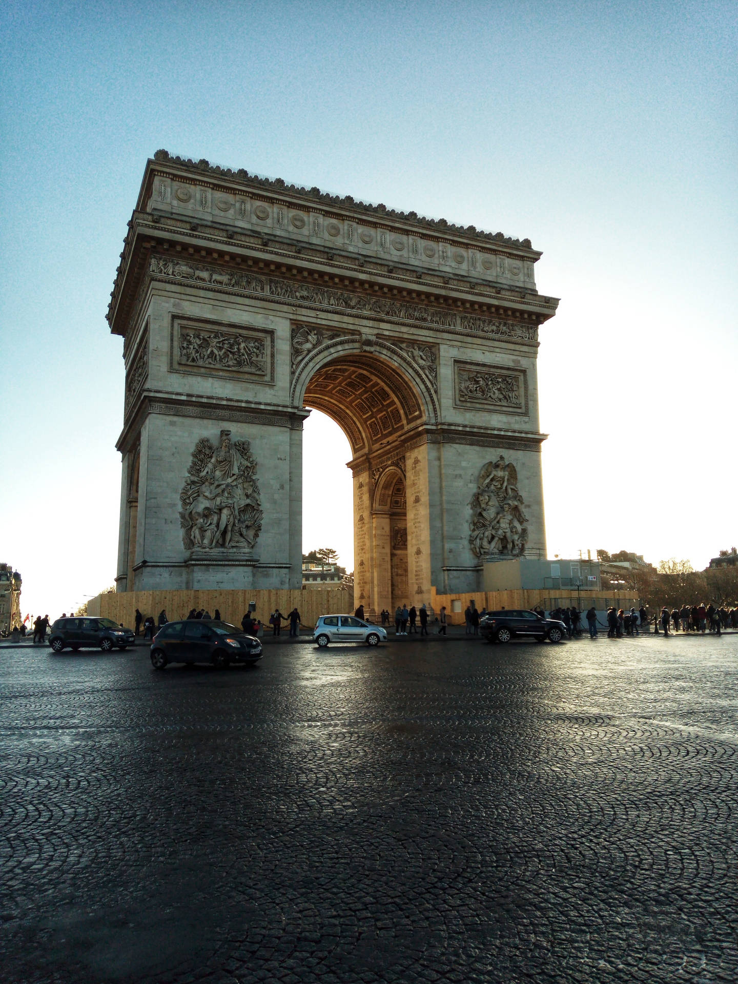 Arc De Triomphe Daytime Background