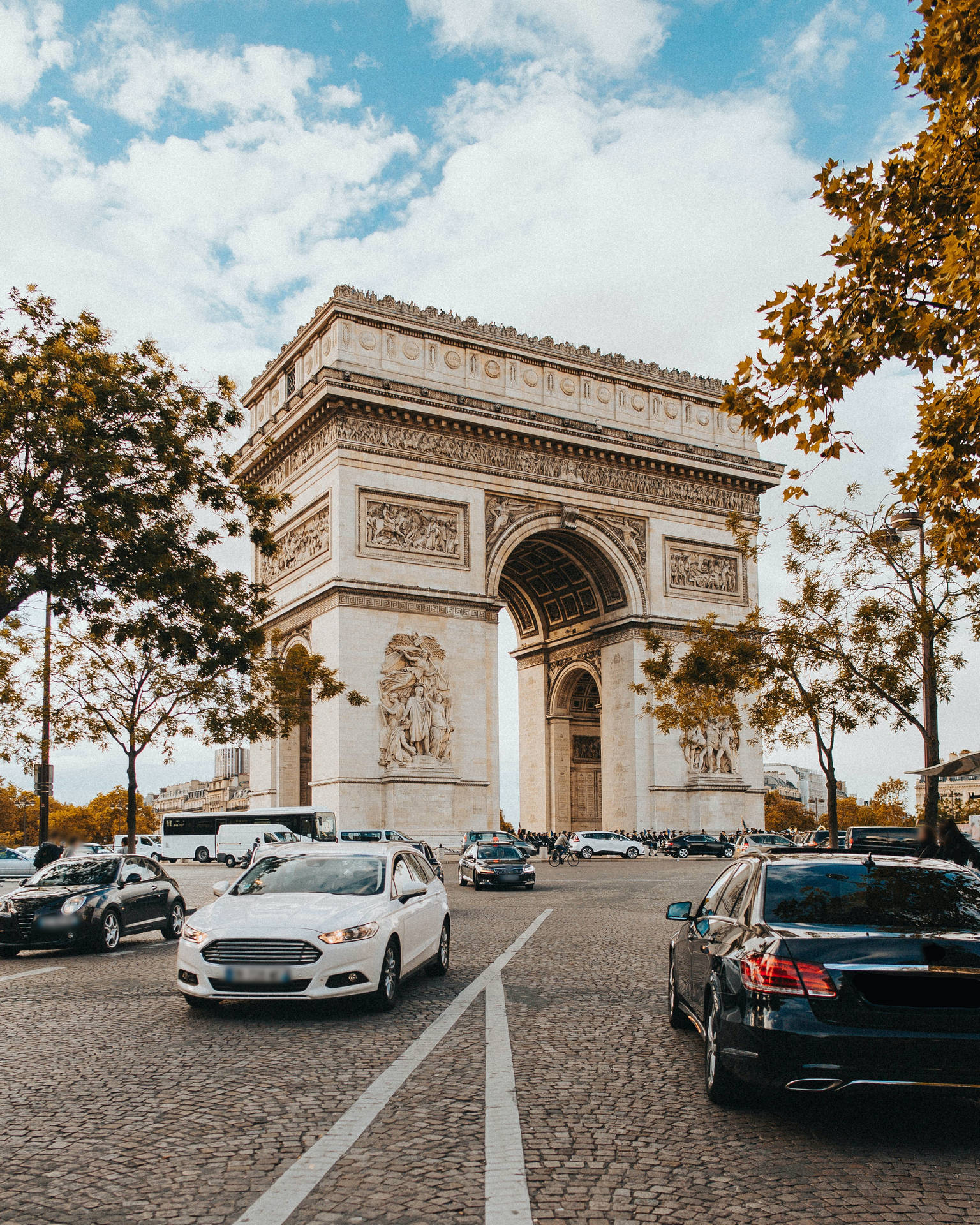 Arc De Triomphe Parked Cars Background