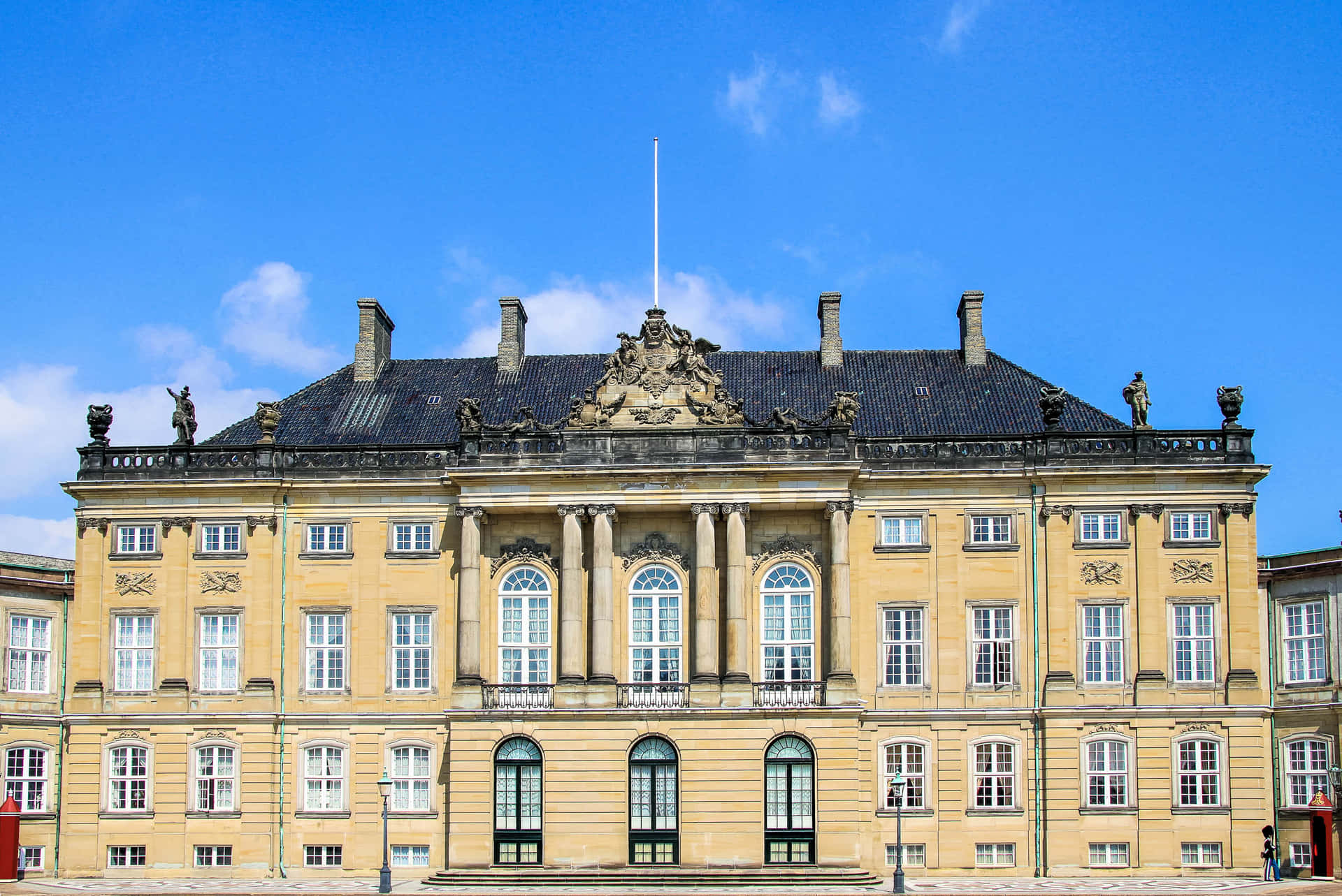 Architectural Designs In Amalienborg Palace Background