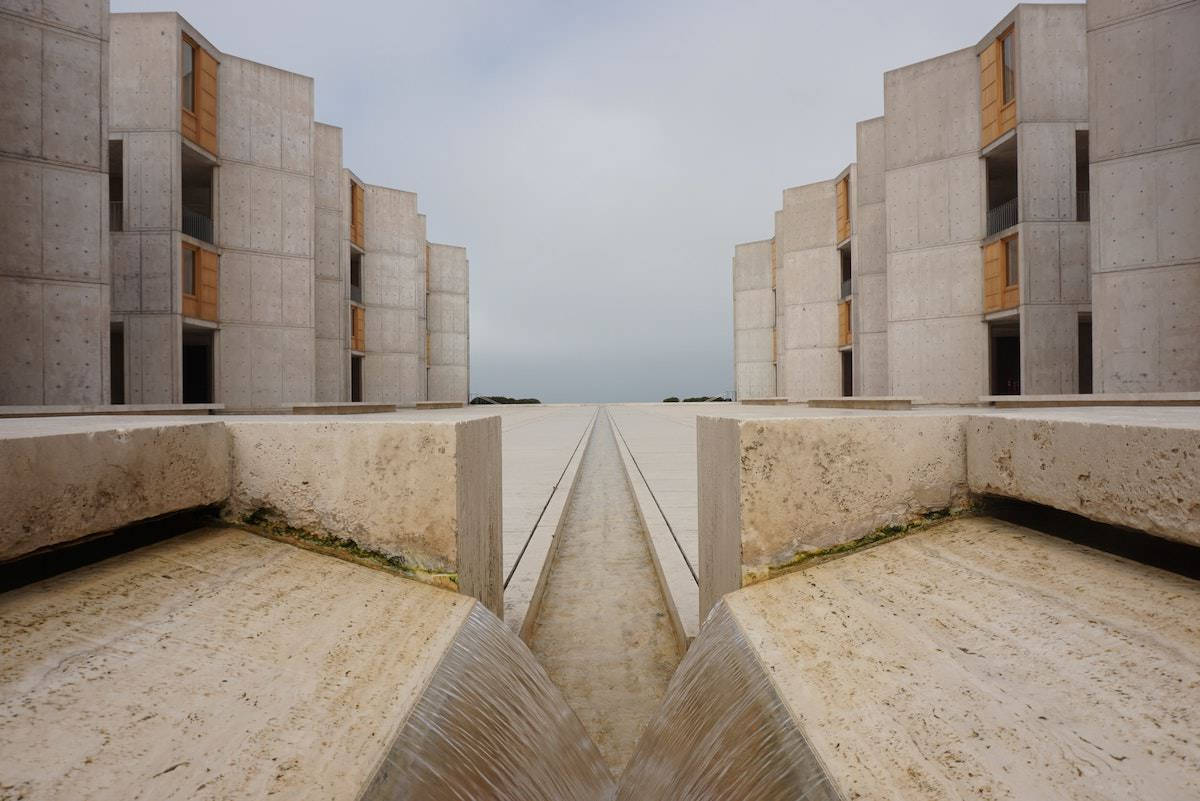 Architectural Excellence At The Salk Institute In San Diego Background