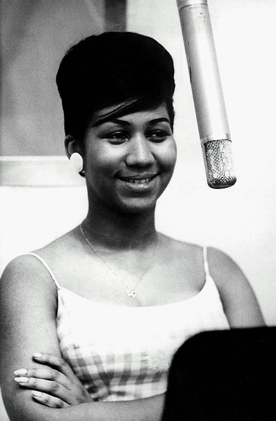 Aretha Franklin In The Middle Of Recording Background