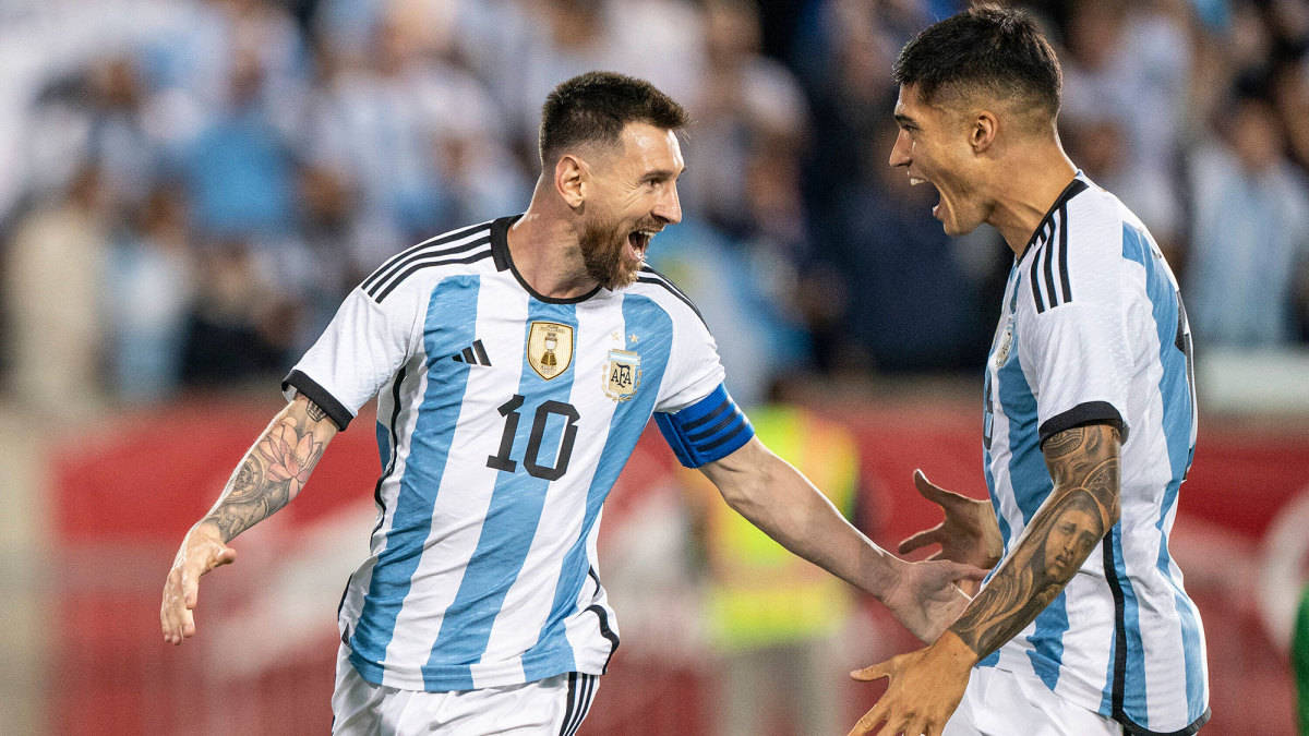 Argentina National Football Team Messi And Acuña Background