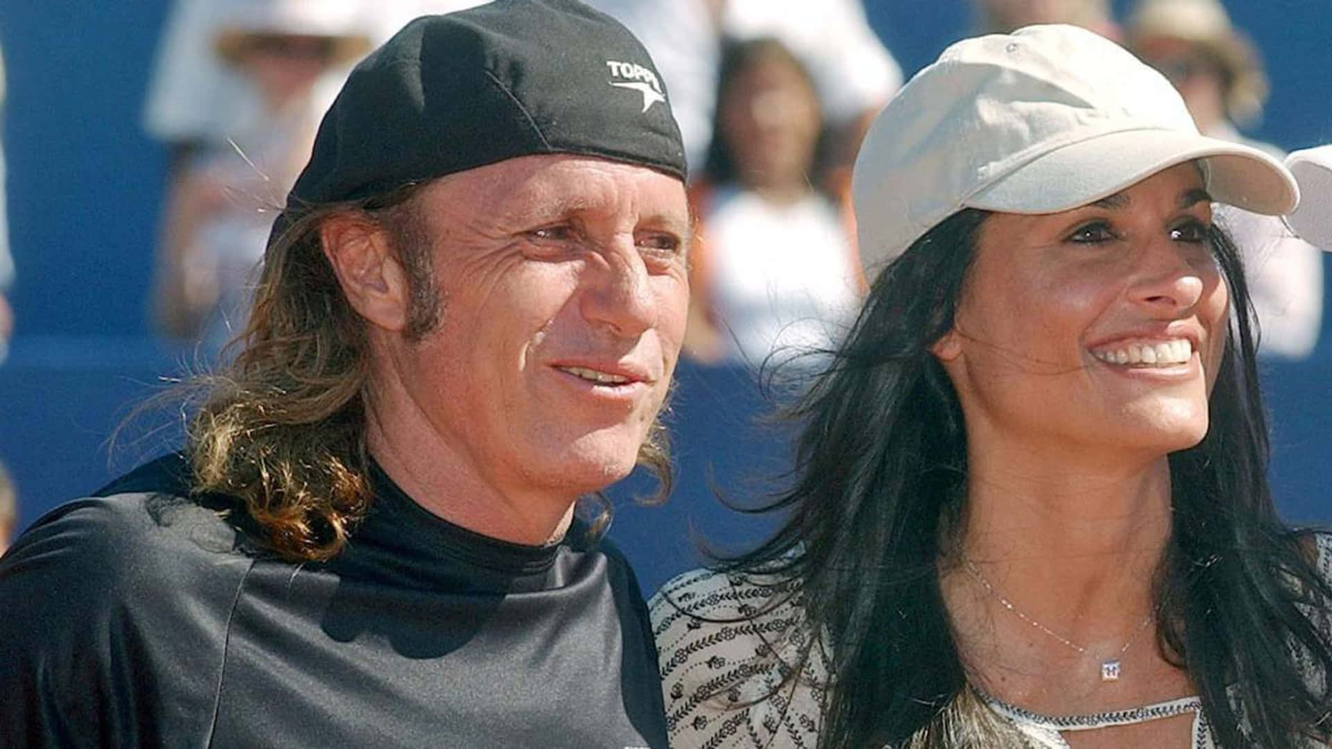 Argentina Tennis Player Guillermo Vilas And Gabriela Sabatini Background