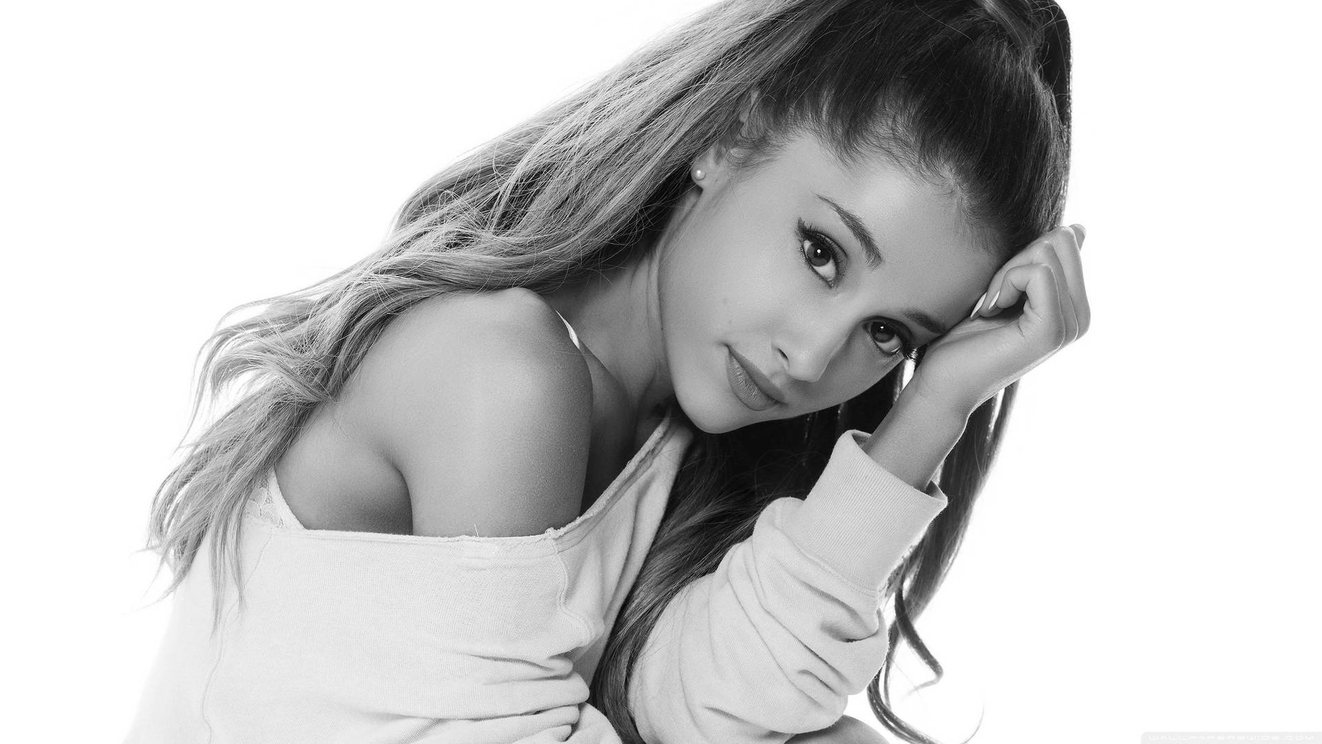 Ariana Grande Black And White Background