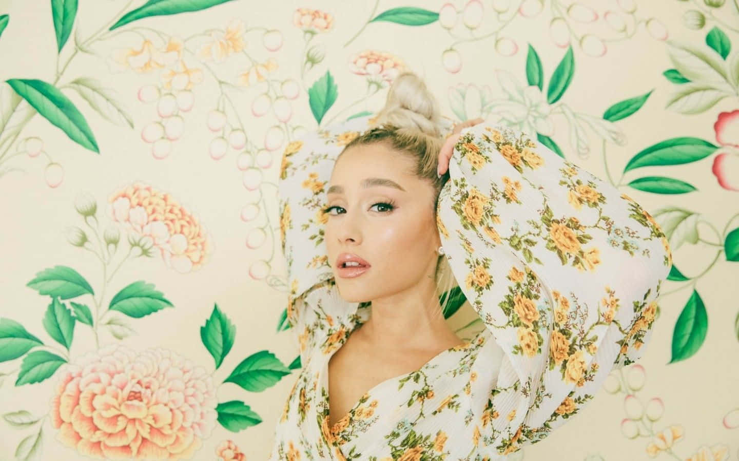 Ariana Grande In A Wistful, Dreamy Aesthetic. Background