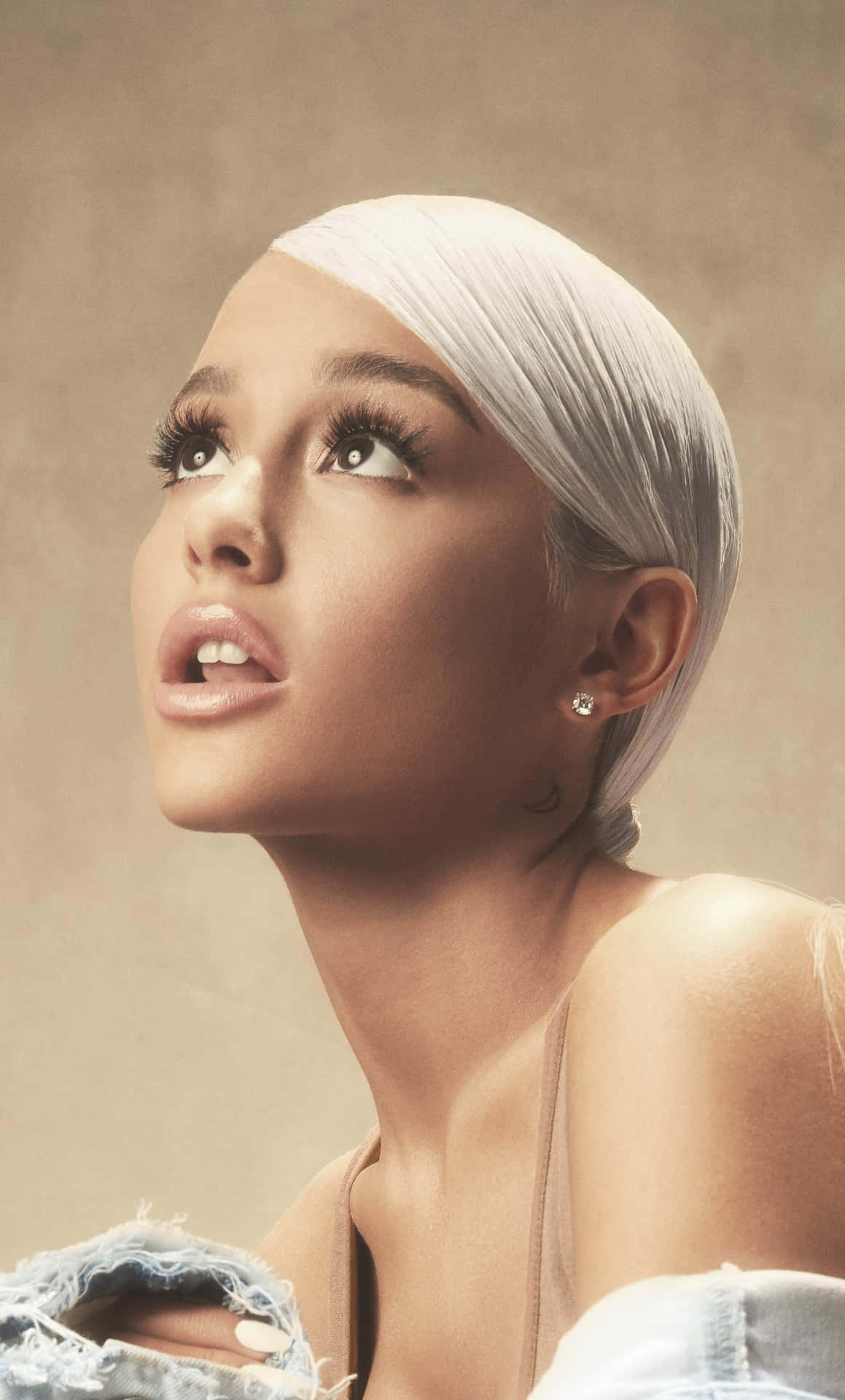 Ariana Grande Platinum Blonde Look