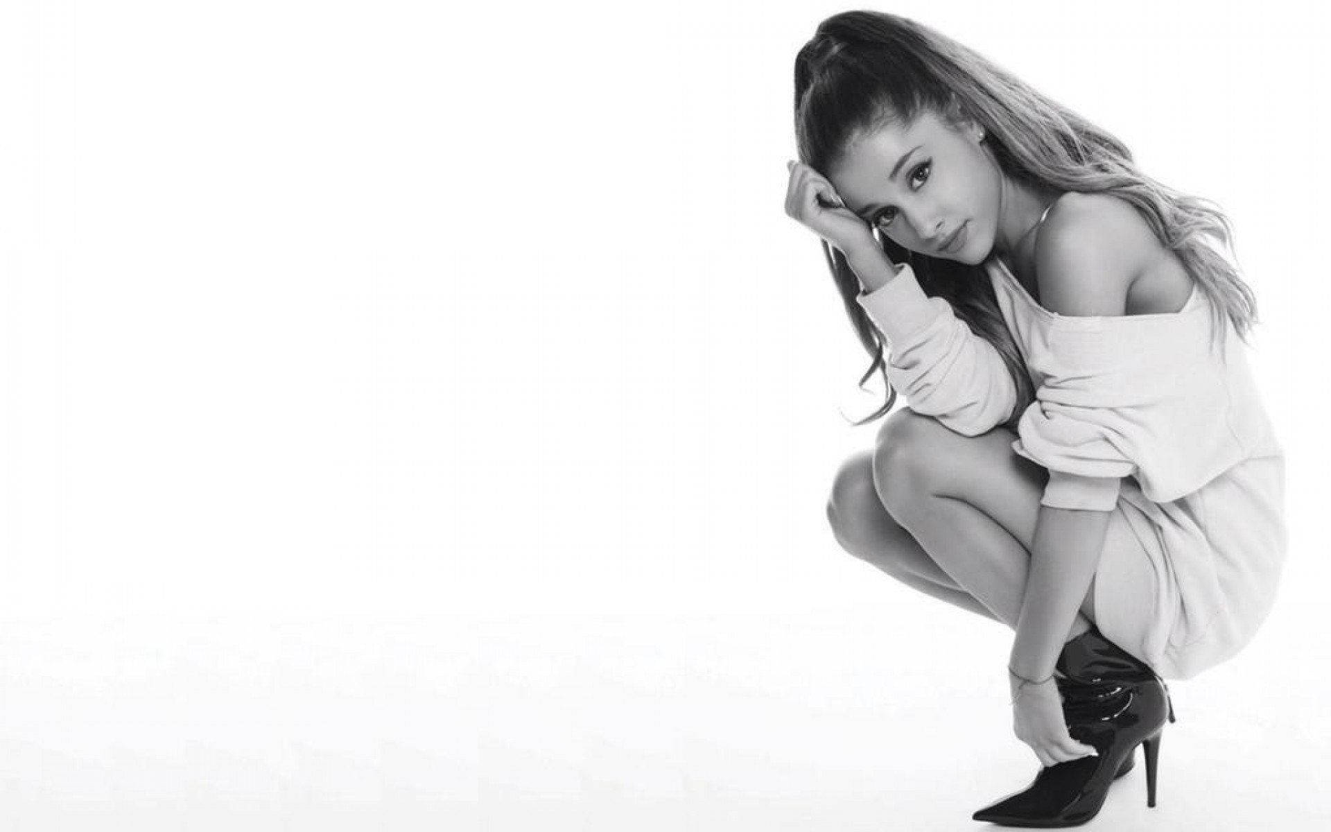 Ariana Grande Squat Sitting Pose Hd Background