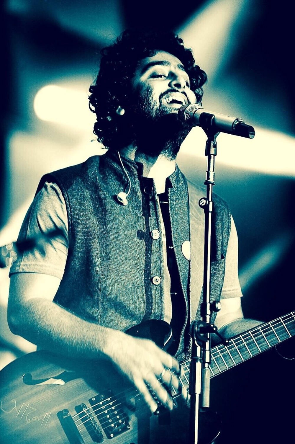 Arijit Singh Amazing Live Performance Background