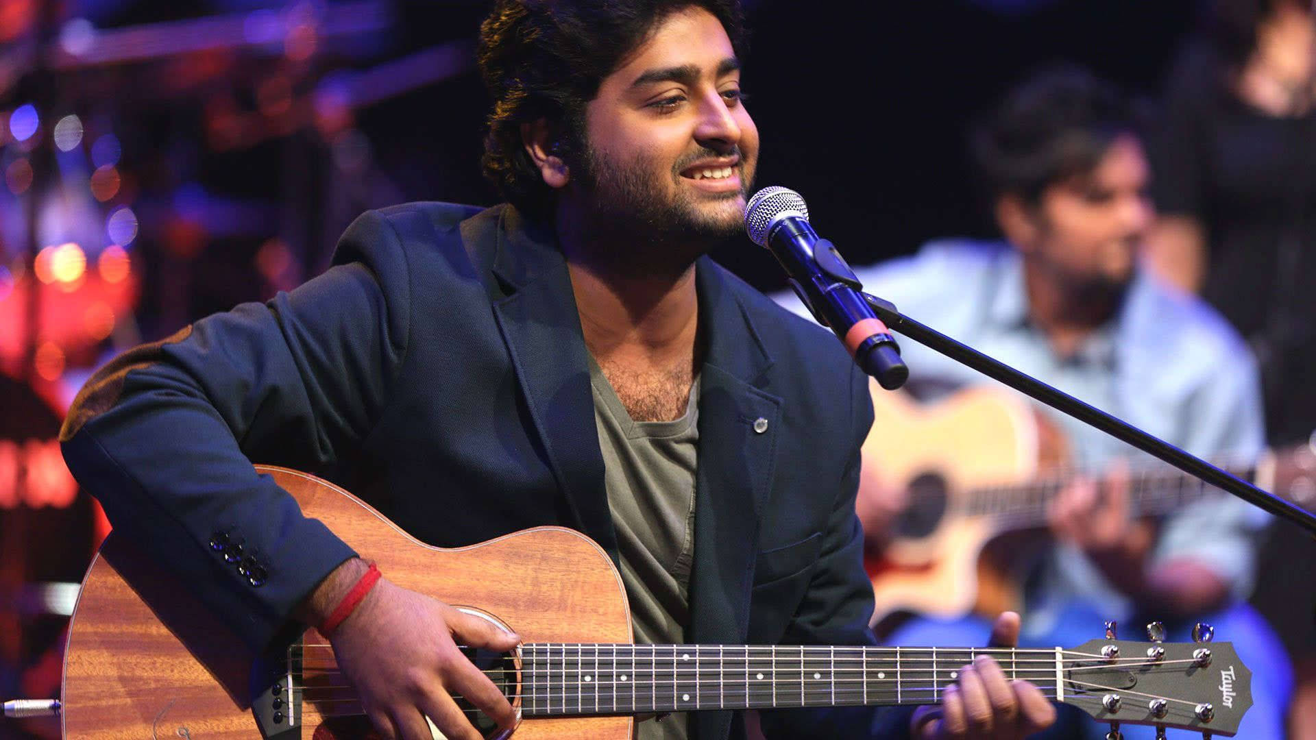 Arijit Singh Cute Smile Background