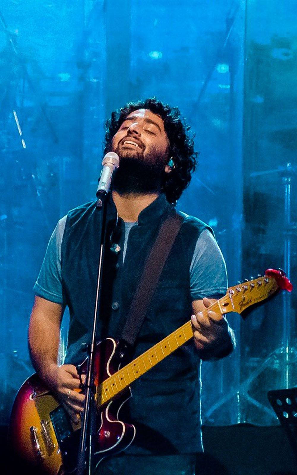 Arijit Singh On Live Concert Background