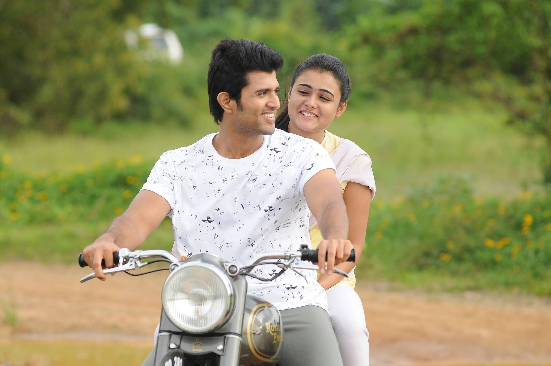 Arjun Reddy Driving With Shalini Background