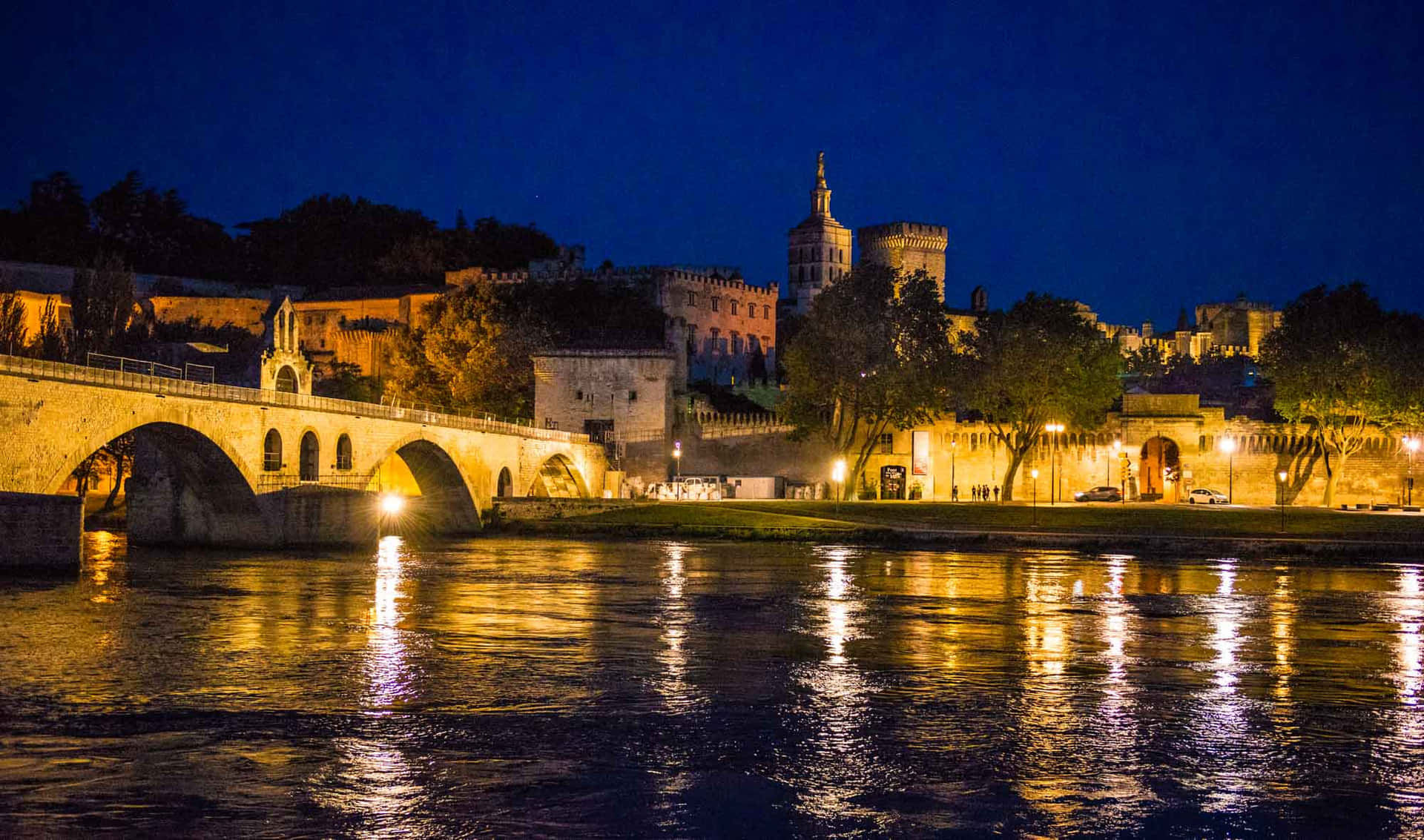 Art Surprise Norther Europe Avignon Background