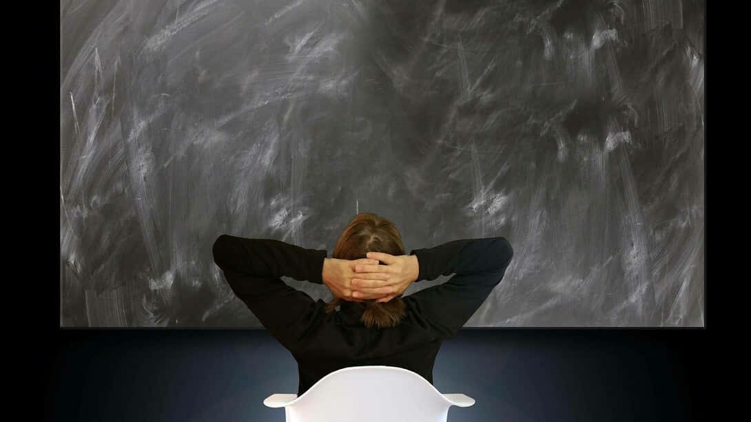 Art With Stringent Features Background