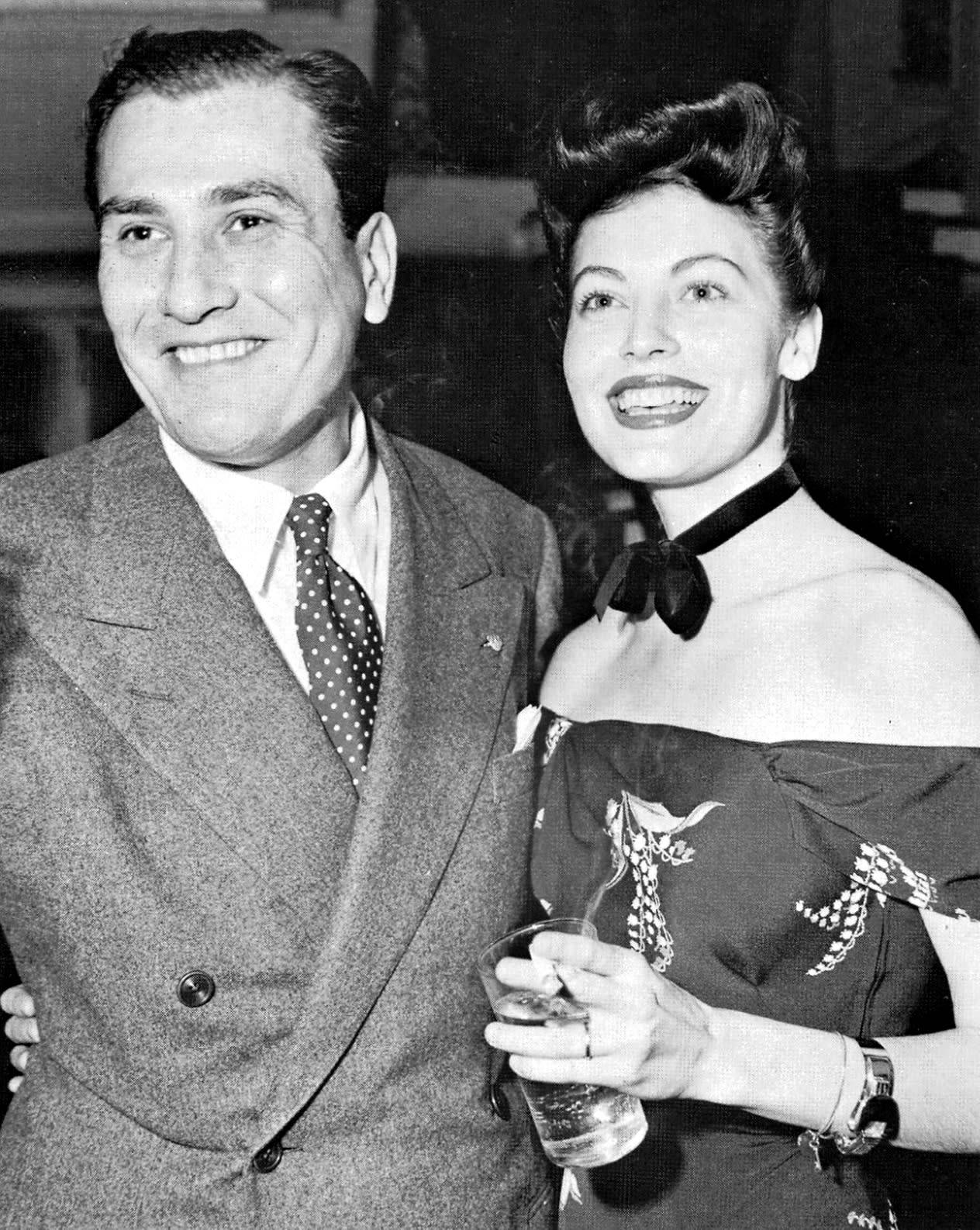 Artie Shaw With Ava Gardner Background