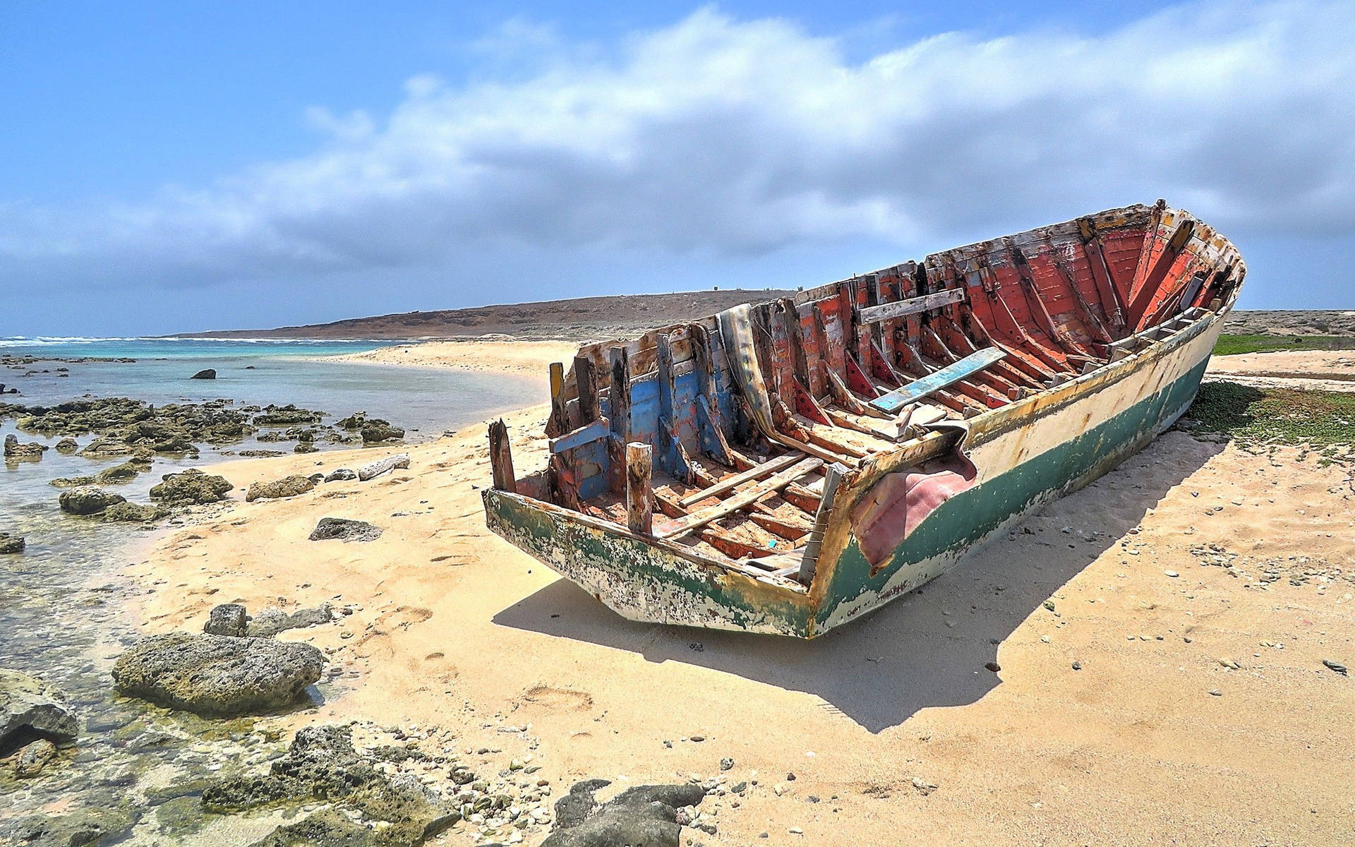 Aruba Beach Wrecked Boat Background