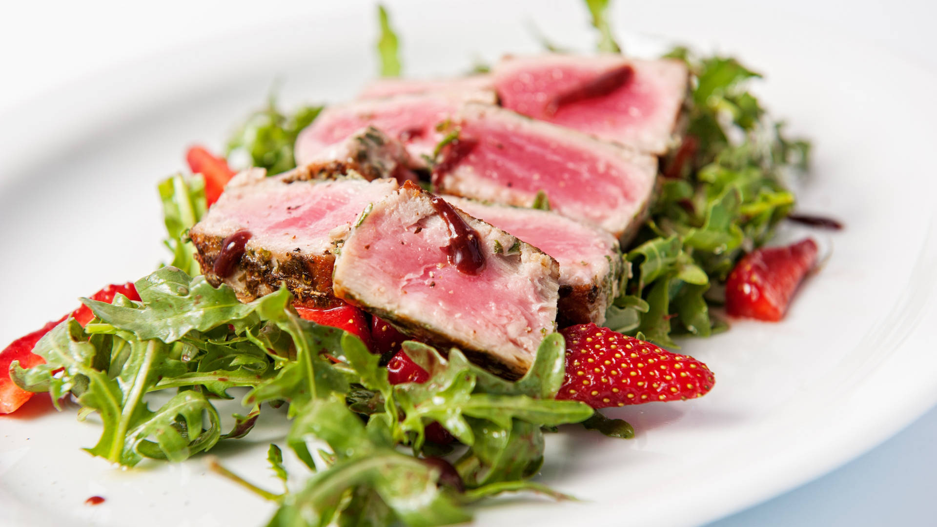 Arugula And Berries With Steak