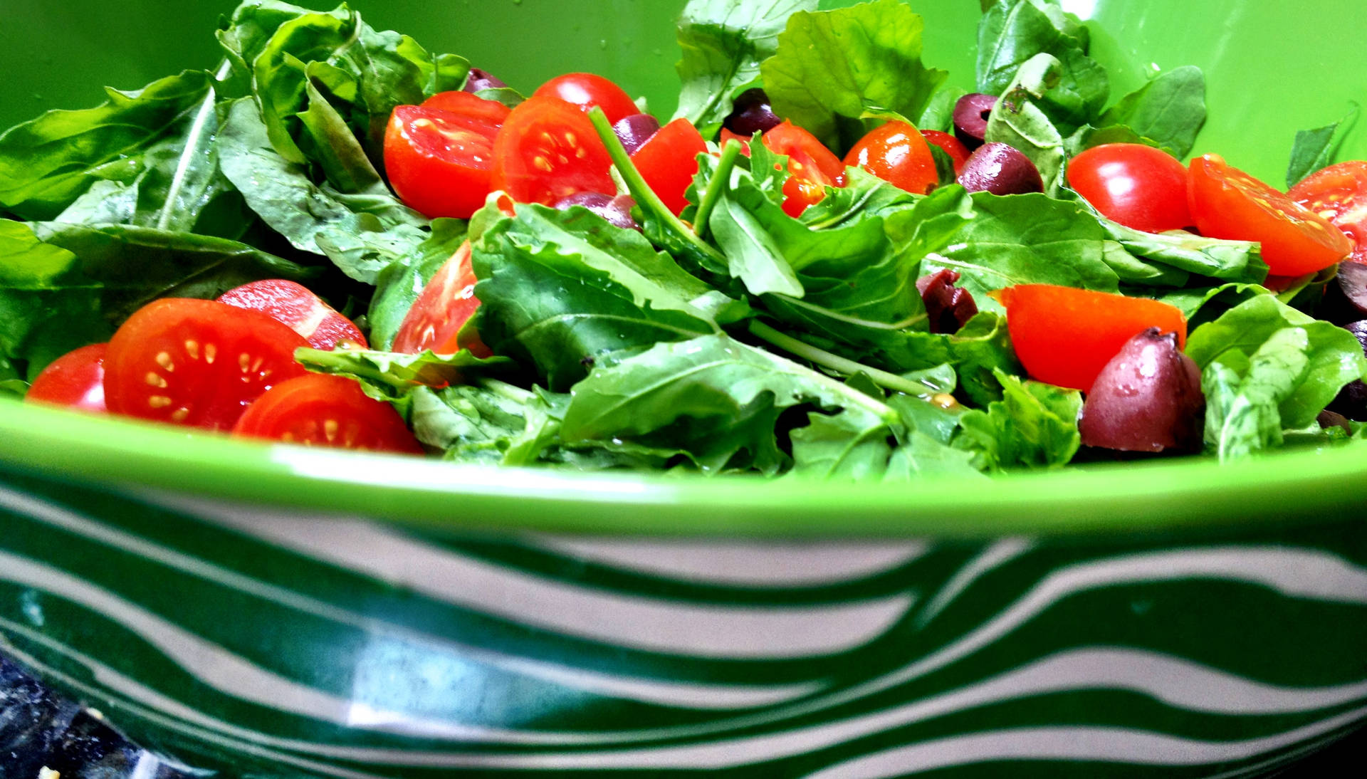 Arugula And Tomato Salad In Green Bowl Background