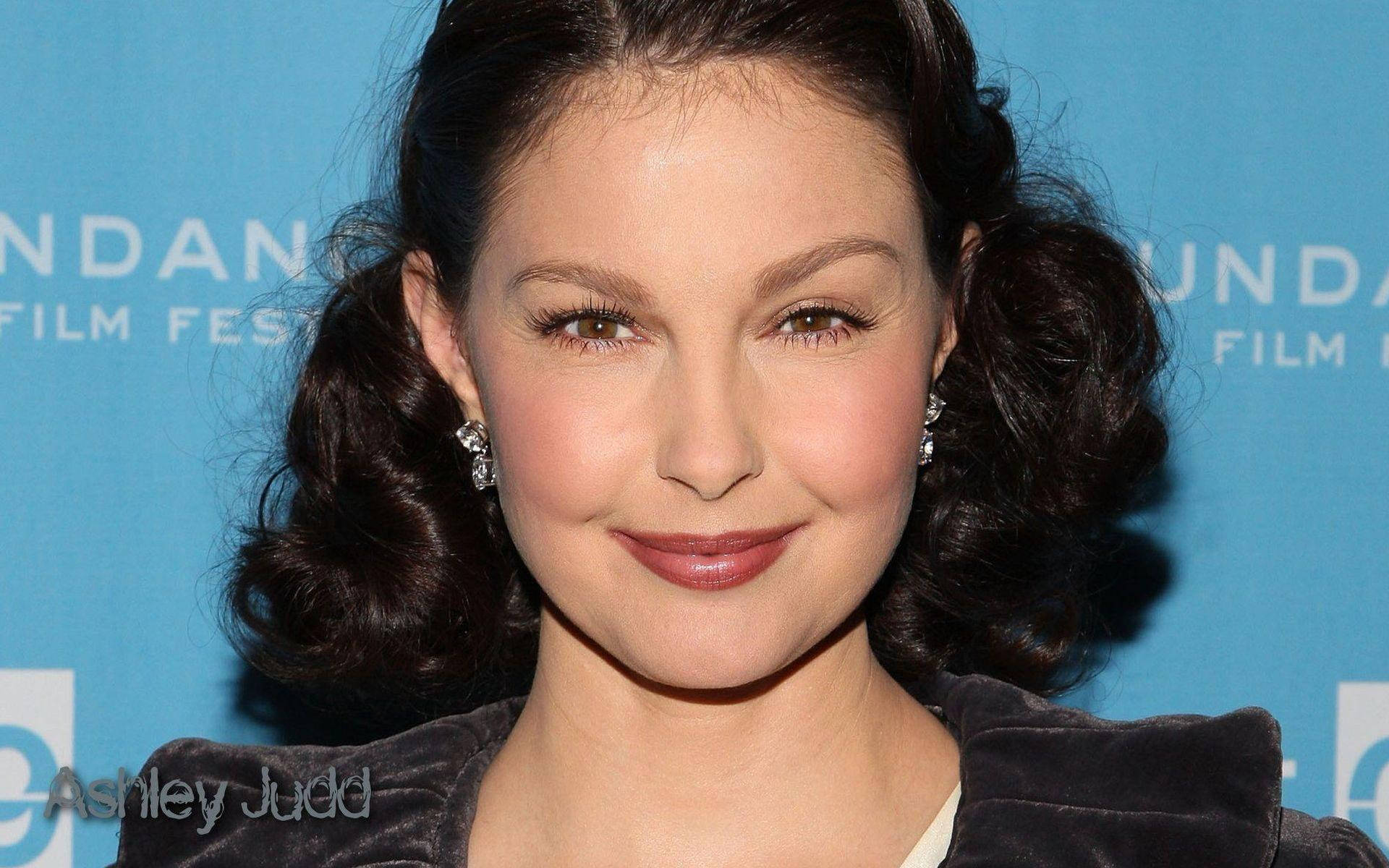 Ashley Judd In An Event Background
