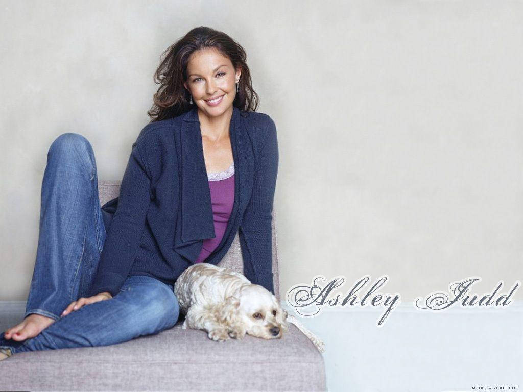 Ashley Judd With Dog Background
