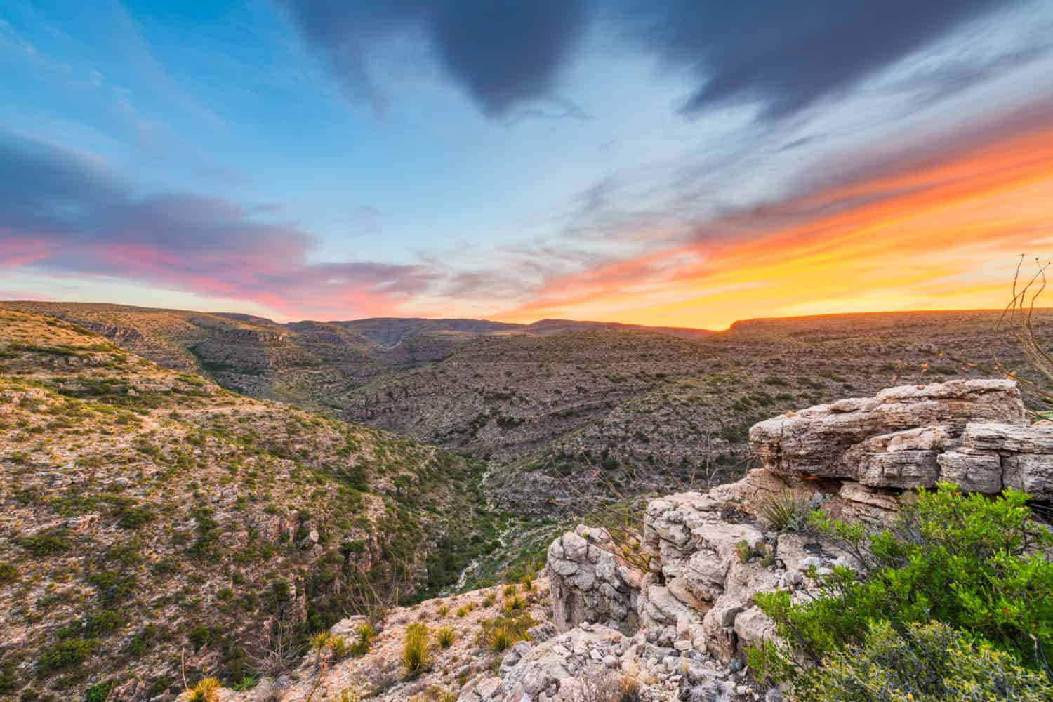 Astonishing View Of Carlsbad Caverns National Park Background