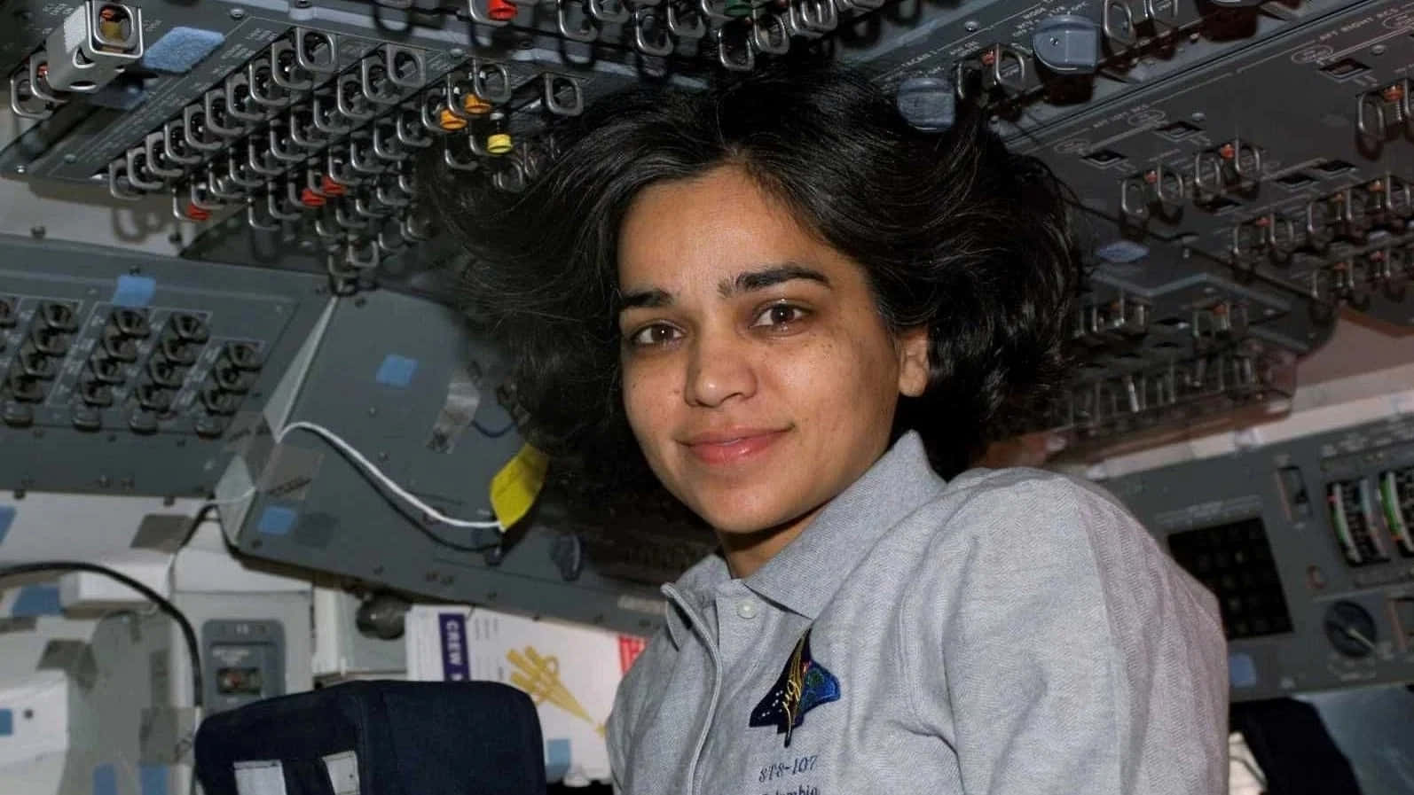 Astronautin Space Shuttle Cockpit