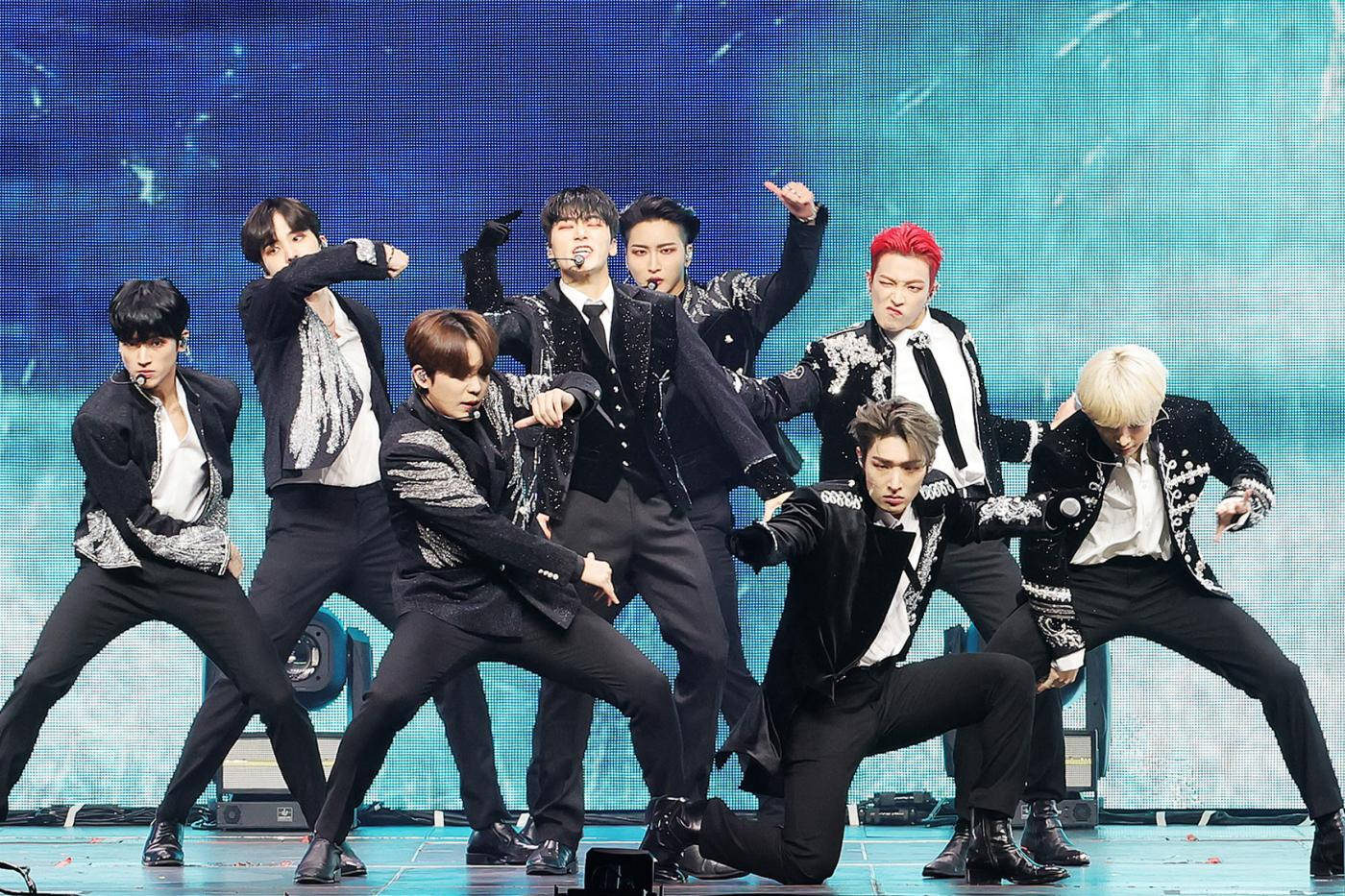 Ateez Dancing Poses Background