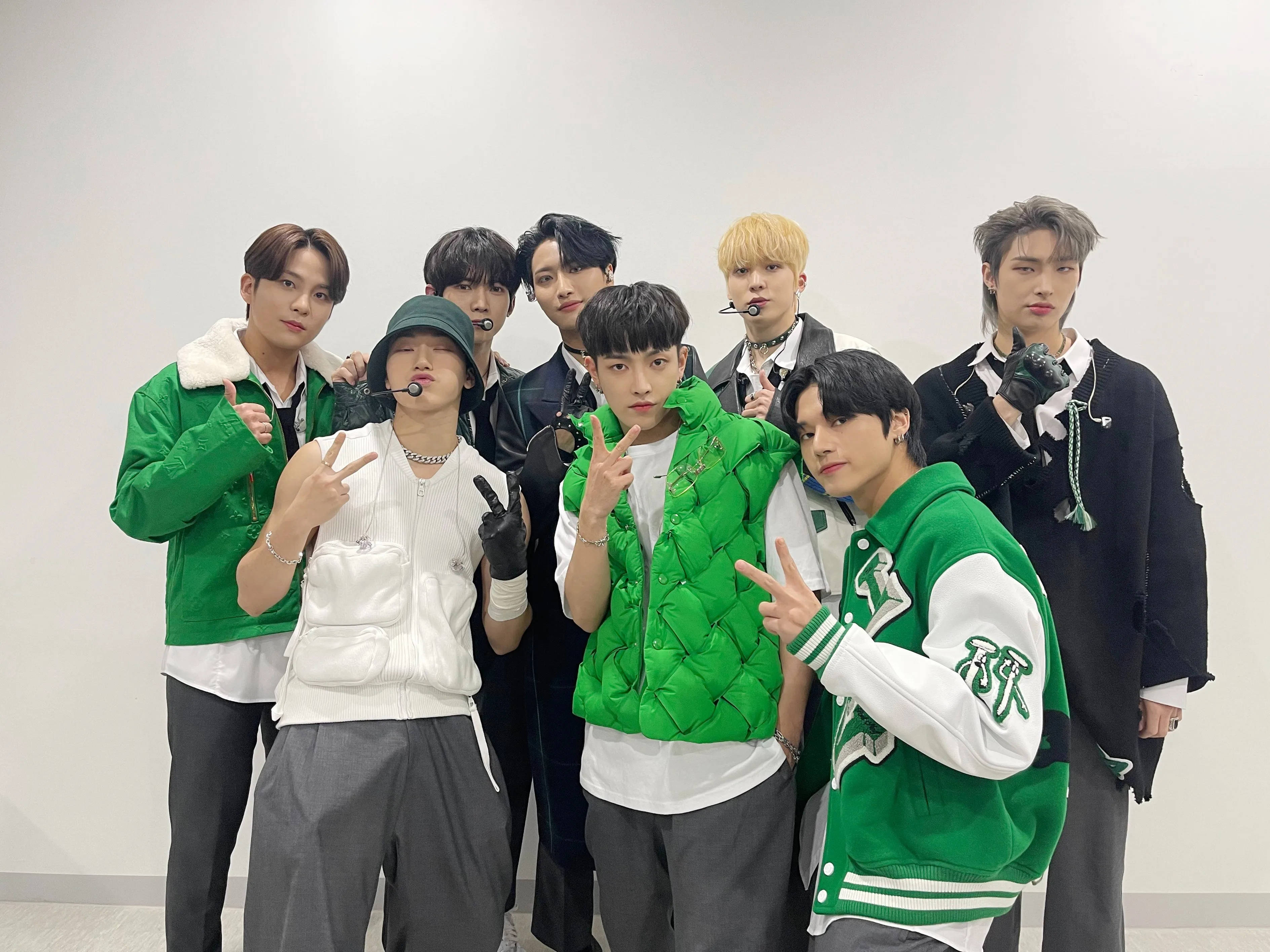 Ateez Green Accents Background