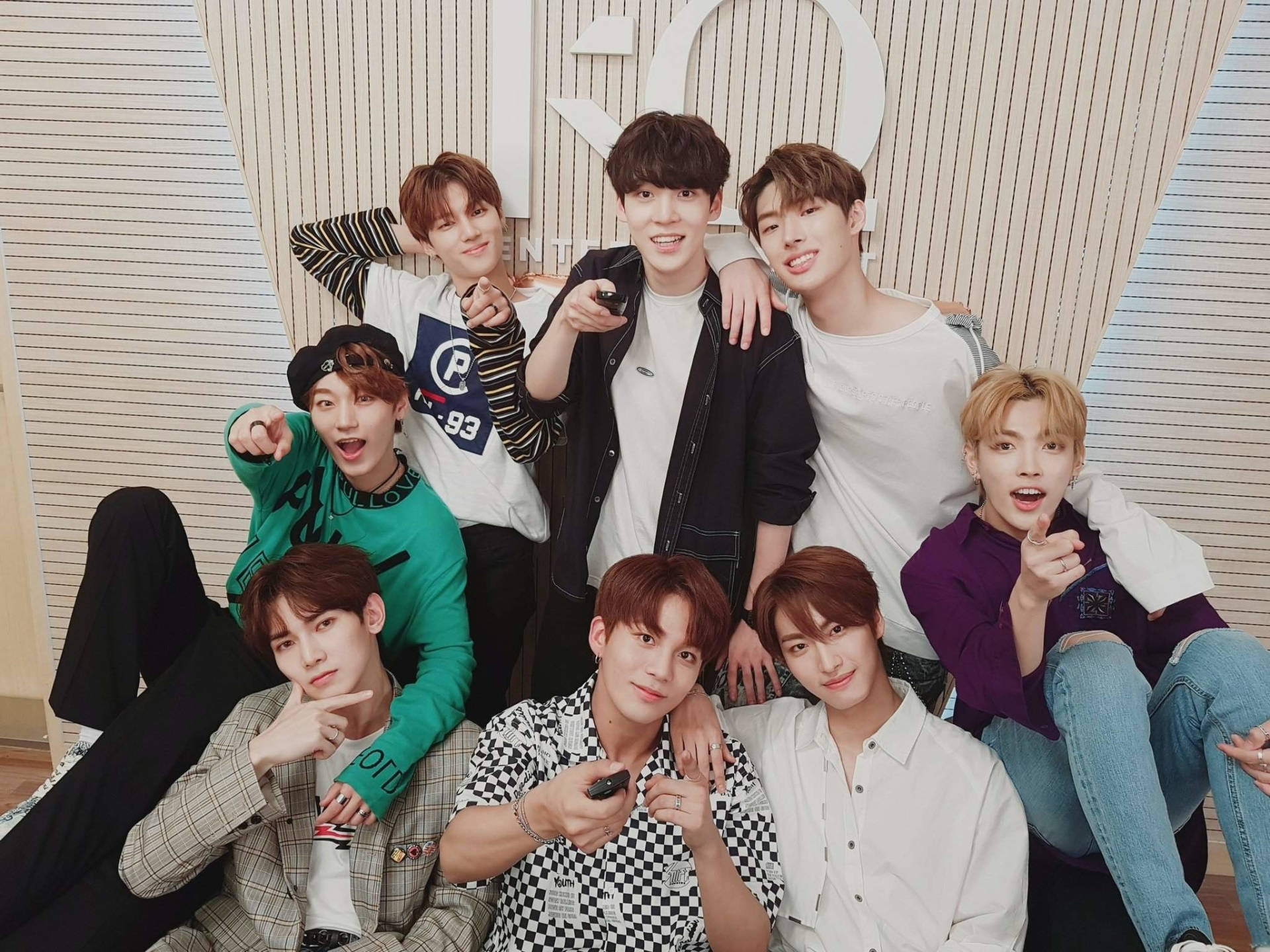 Ateez Posing Together Desktop Background