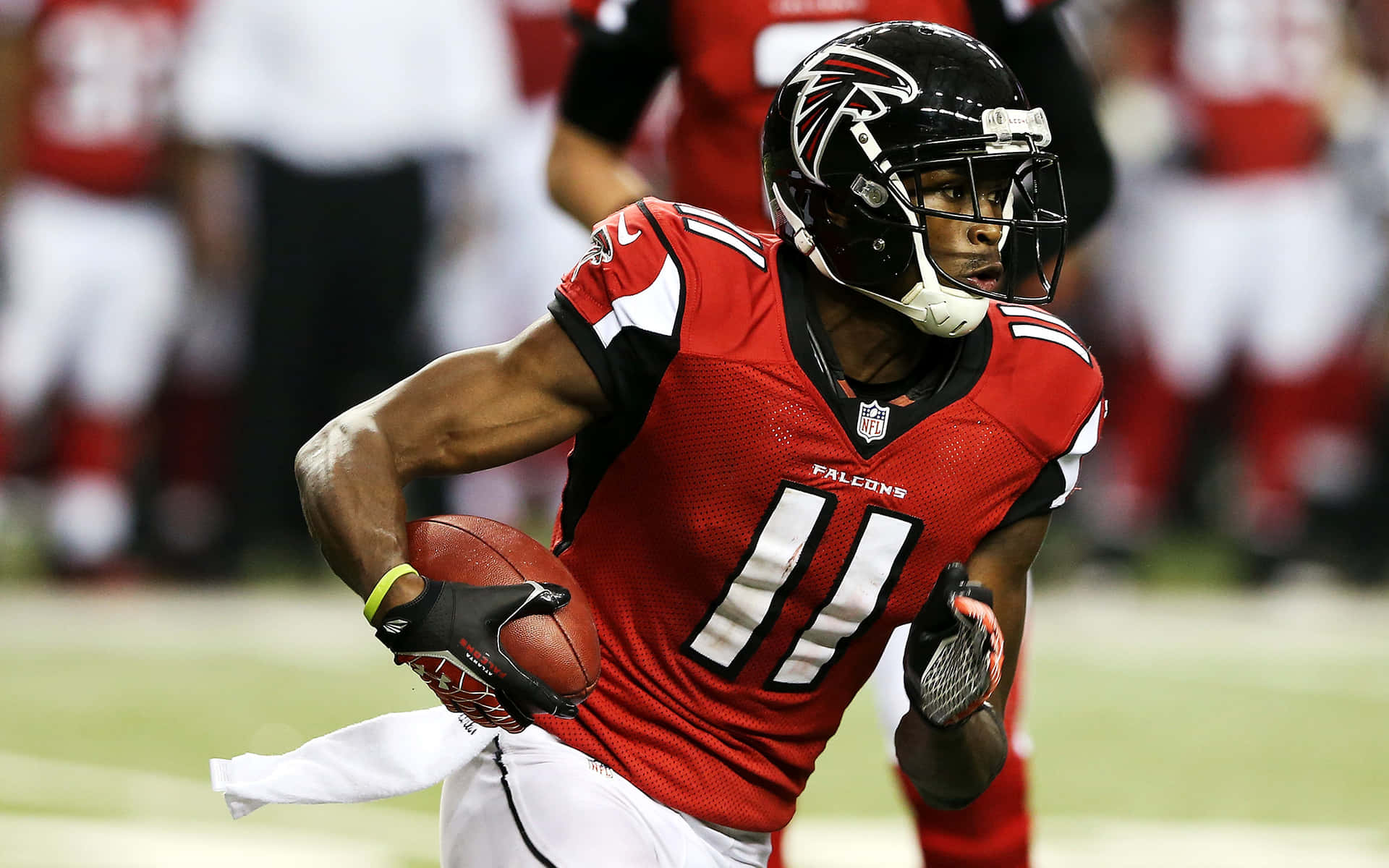 Atlanta Falcons Wide Receiver Julio Jones Powers Into The End Zone Background