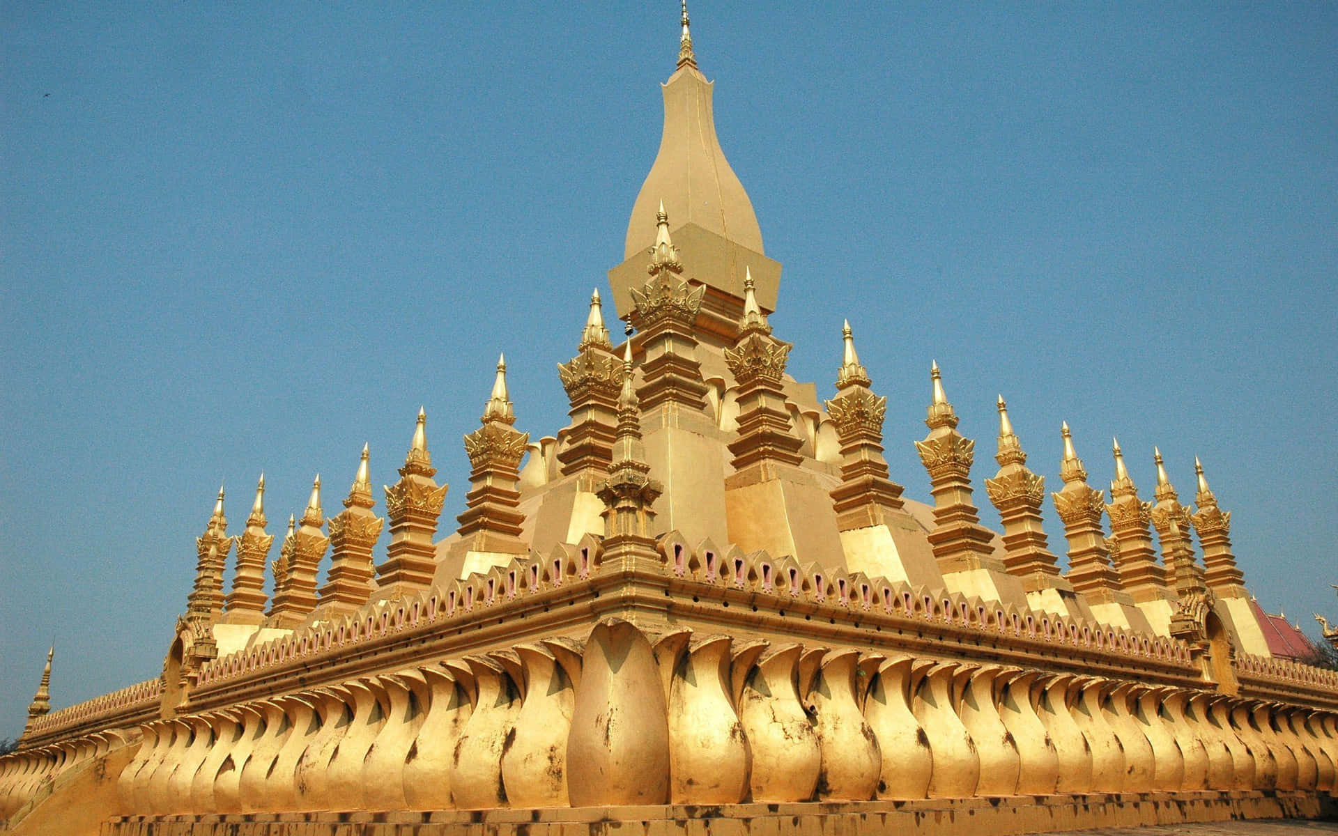 Attractive Pha That Luang In Vientiane Background