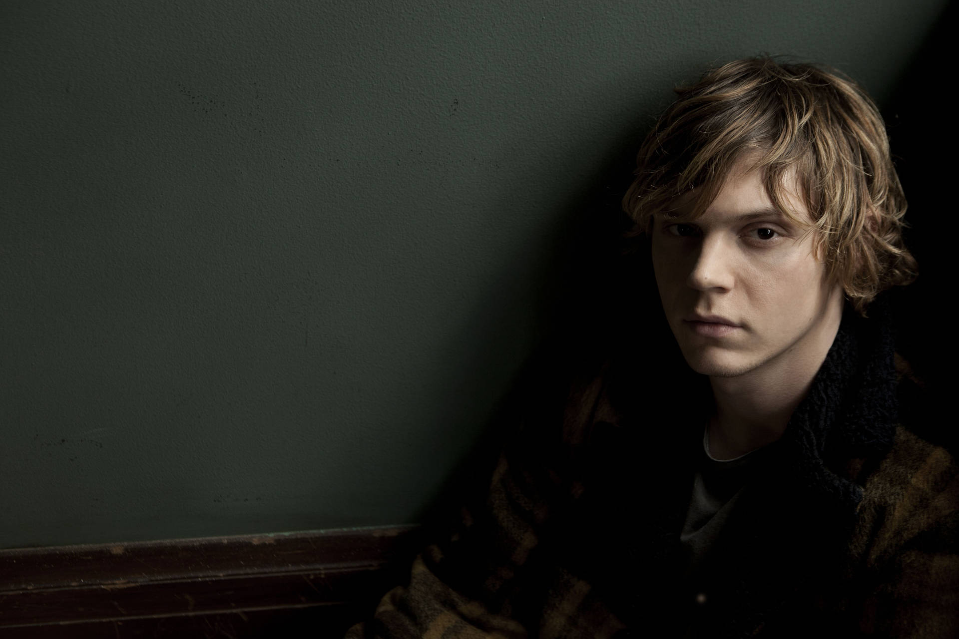 Attractive Tate Langdon Background