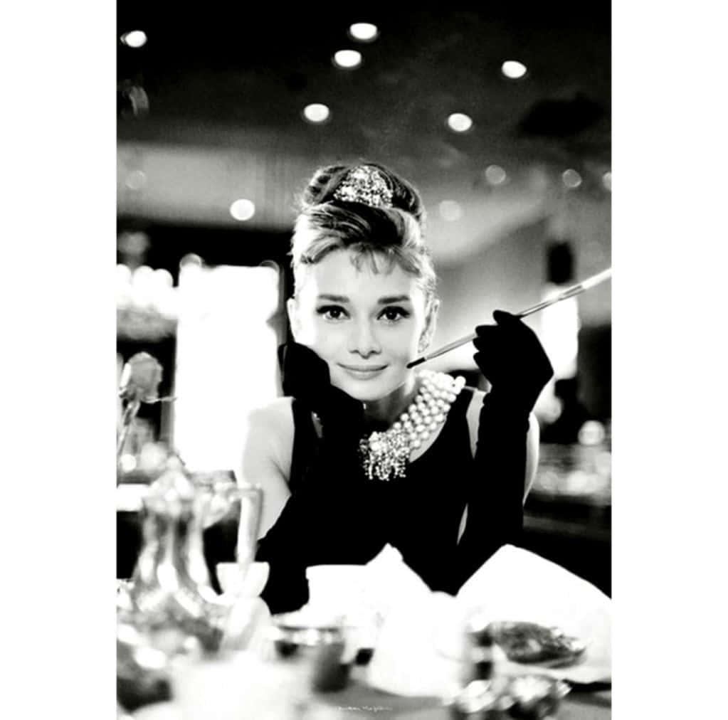 Audrey Hepburn As Holly Golightly In Breakfast At Tiffany's (1961) Background