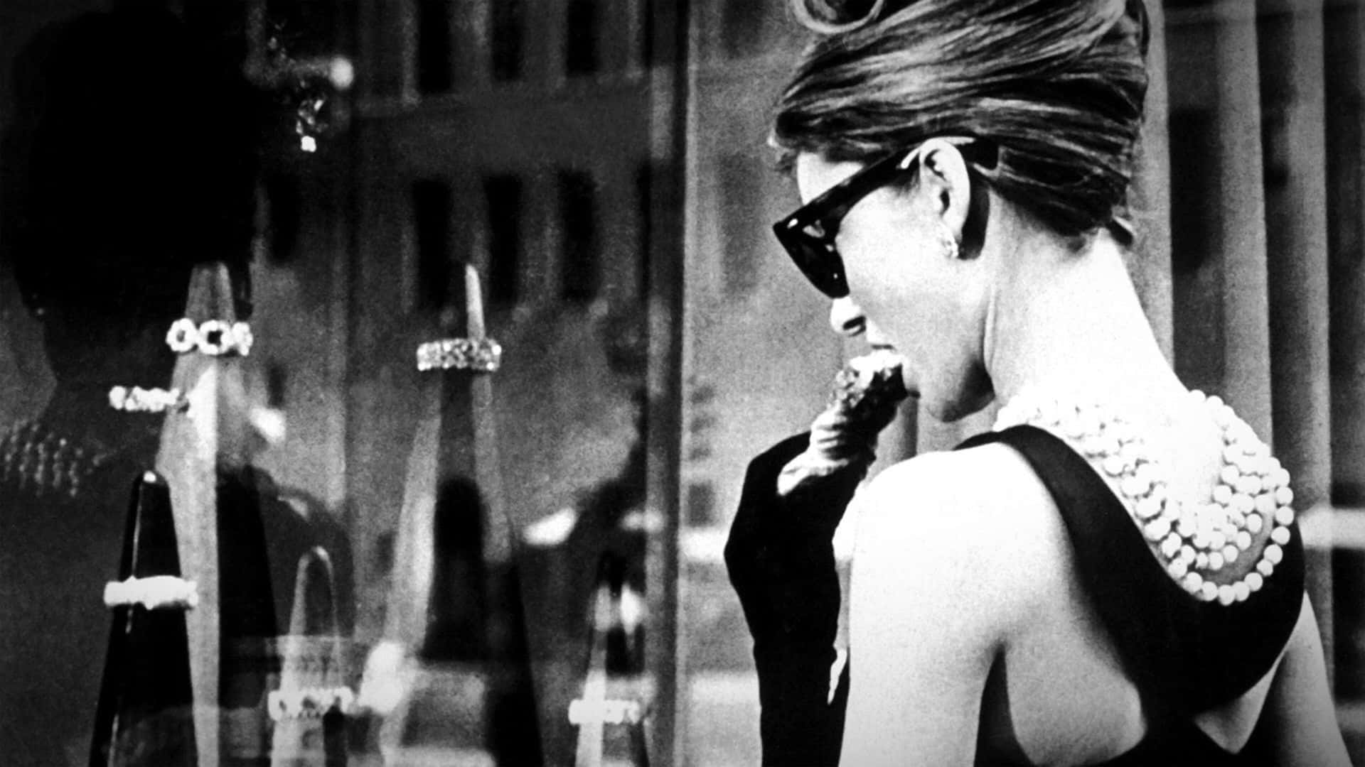 Audrey Hepburn As Holly Golightly In Breakfast At Tiffany's Background