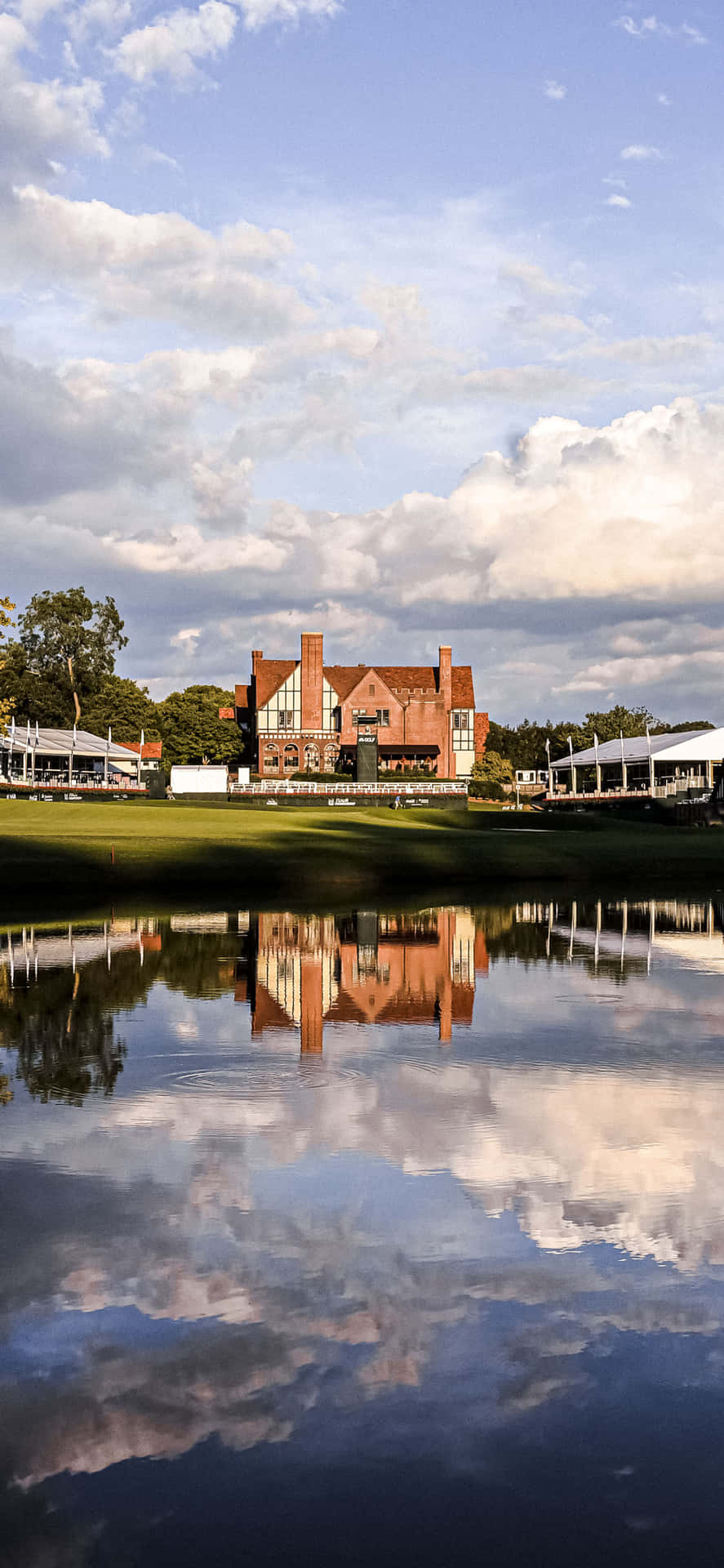 Augusta National Iphone With A Pond Background