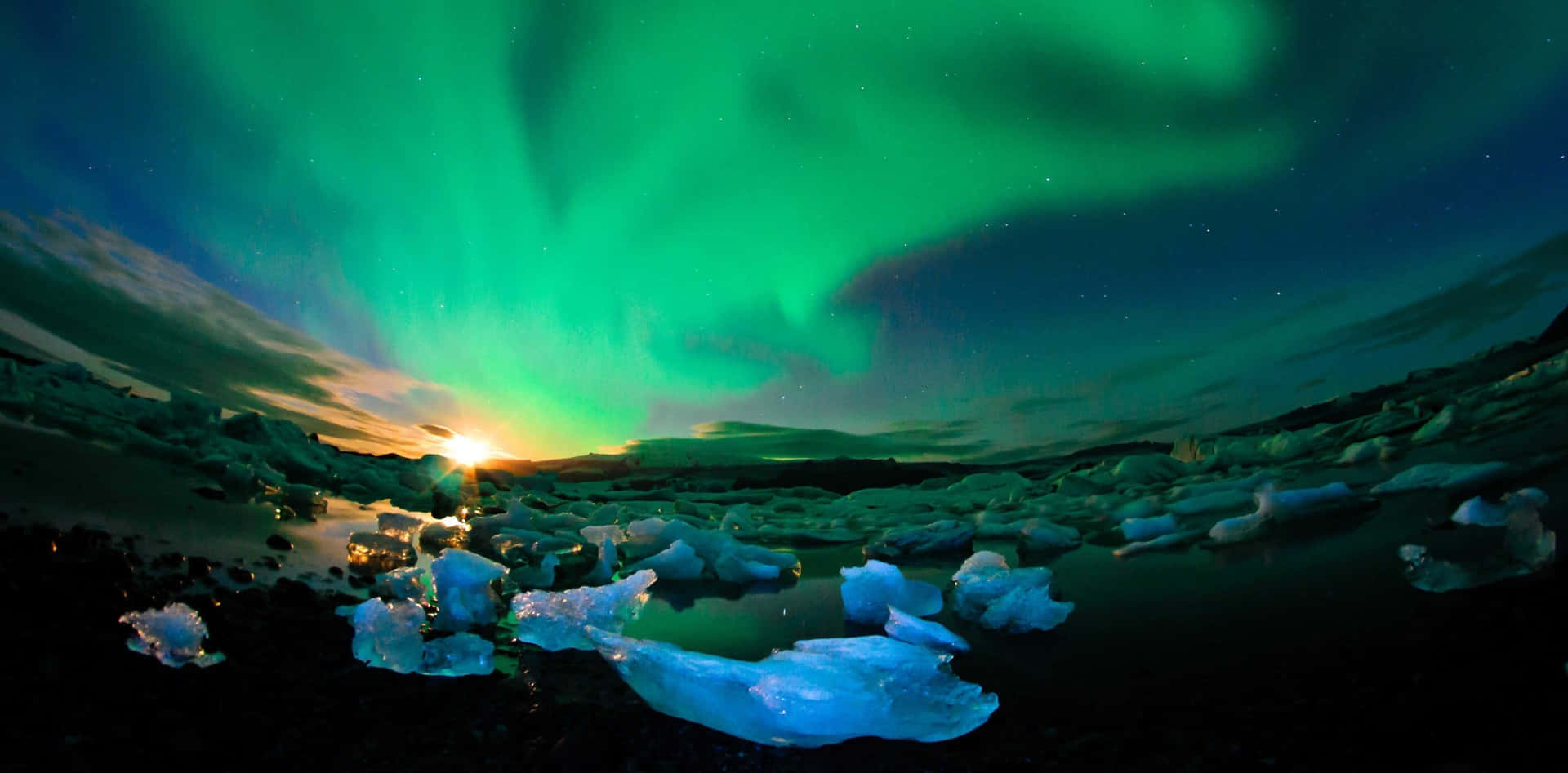 Aurora Borealis In Iceland Desktop