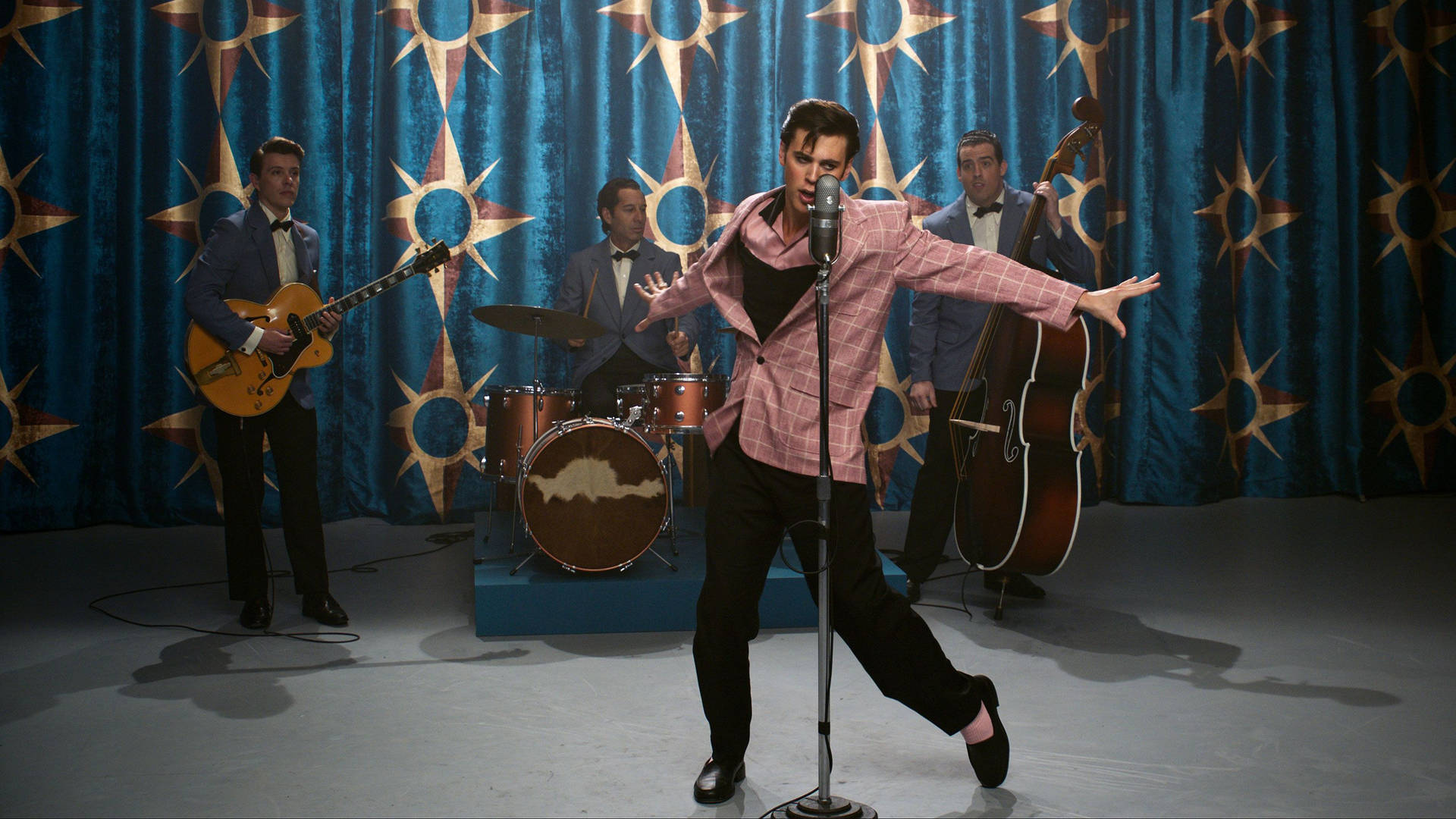 Austin Butler Showcasing His Talent While Performing As Elvis Presley