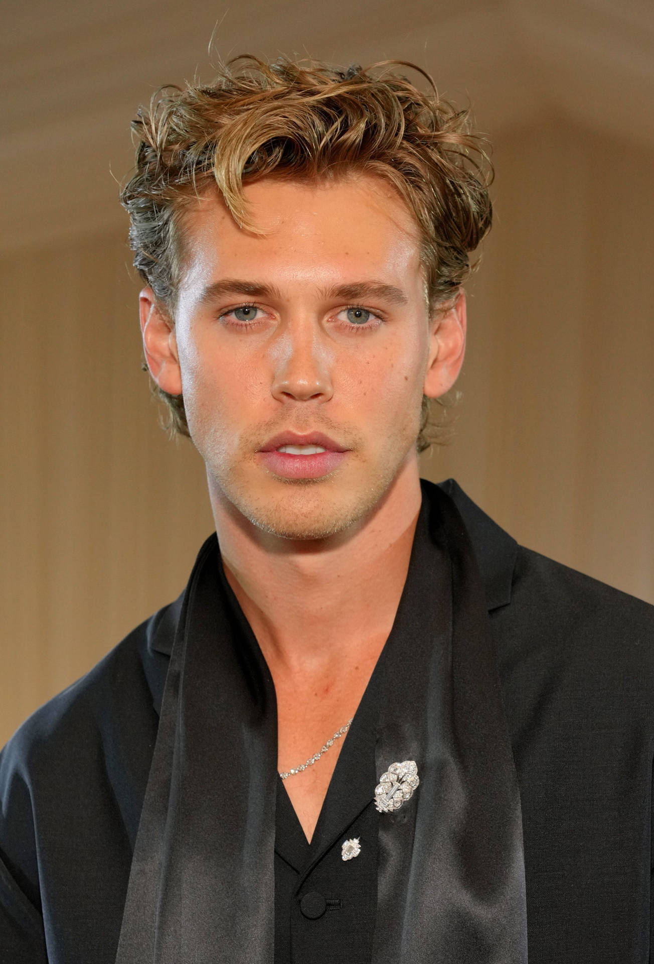 Austin Butler With Scarf