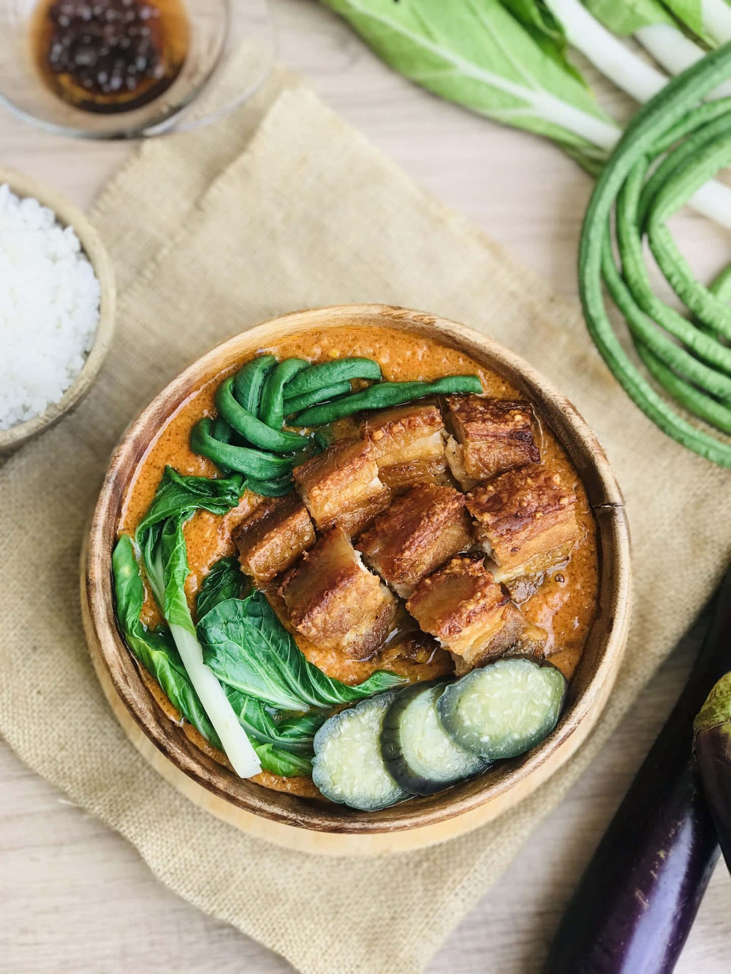 Authentic Filipino Kare-kare Served On A Traditional Platter Background